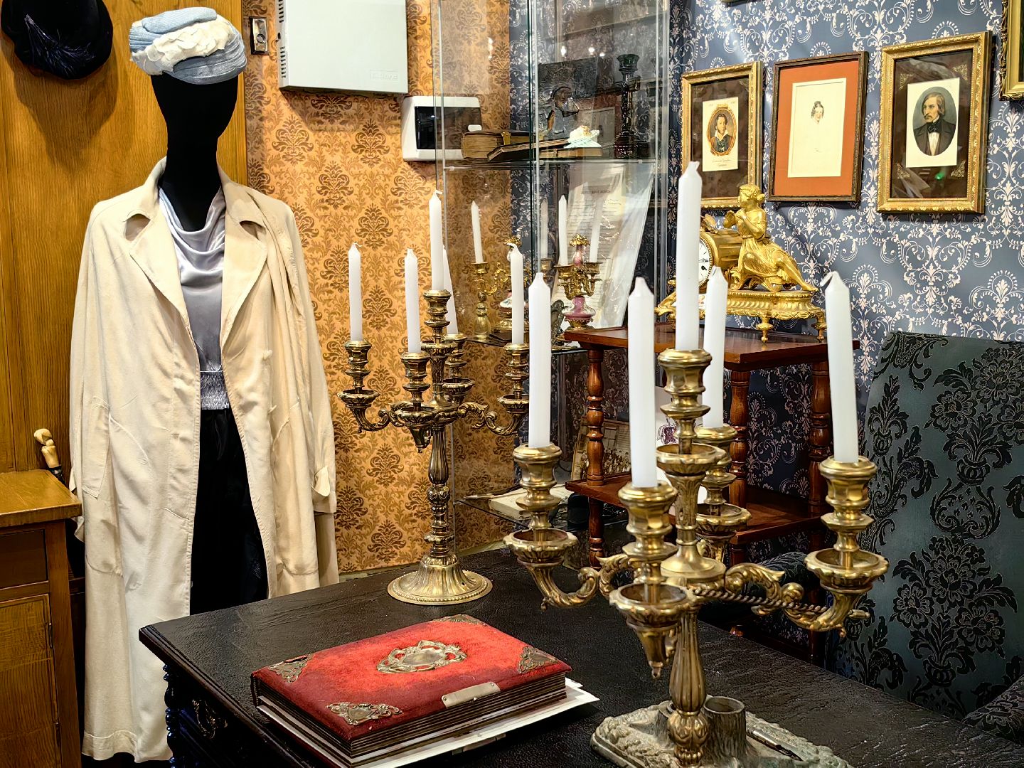 музей, экспонаты, 19 век, актеры,