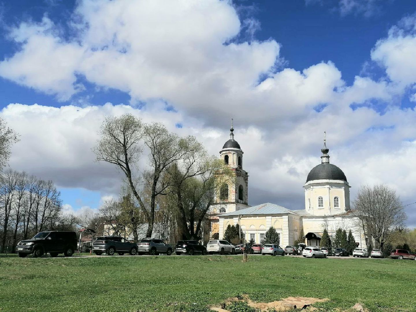 Домодедово, объект культурного наследия, Подмосковье, Культура, День добрых дел, Церковь, Храм, субботник, Субботник в храме, Духовенство, Отец Александр,