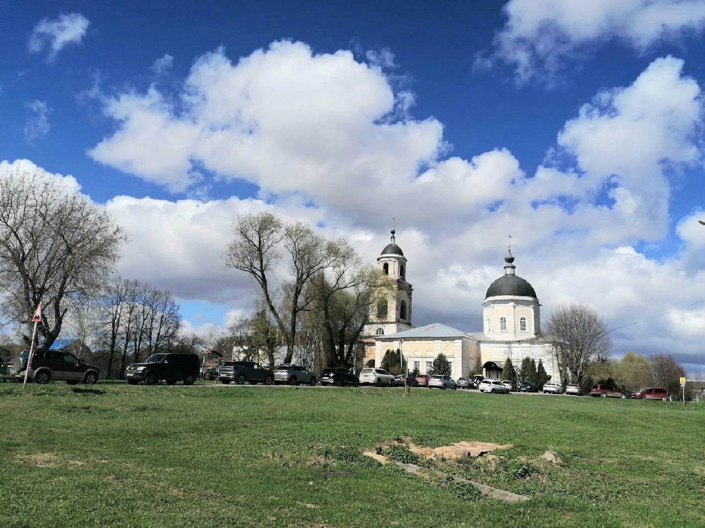 Домодедово, объект культурного наследия, Подмосковье, Культура, День добрых дел, Церковь, Храм, субботник, Субботник в храме, Духовенство, Отец Александр,