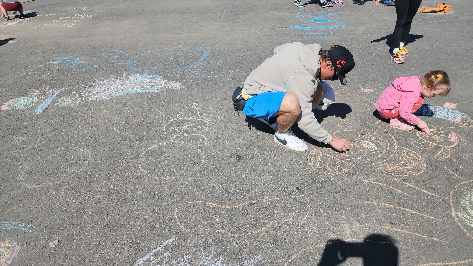 долгопрудный, майские праздники, лето, центральный парк,рисунки на асфальте,