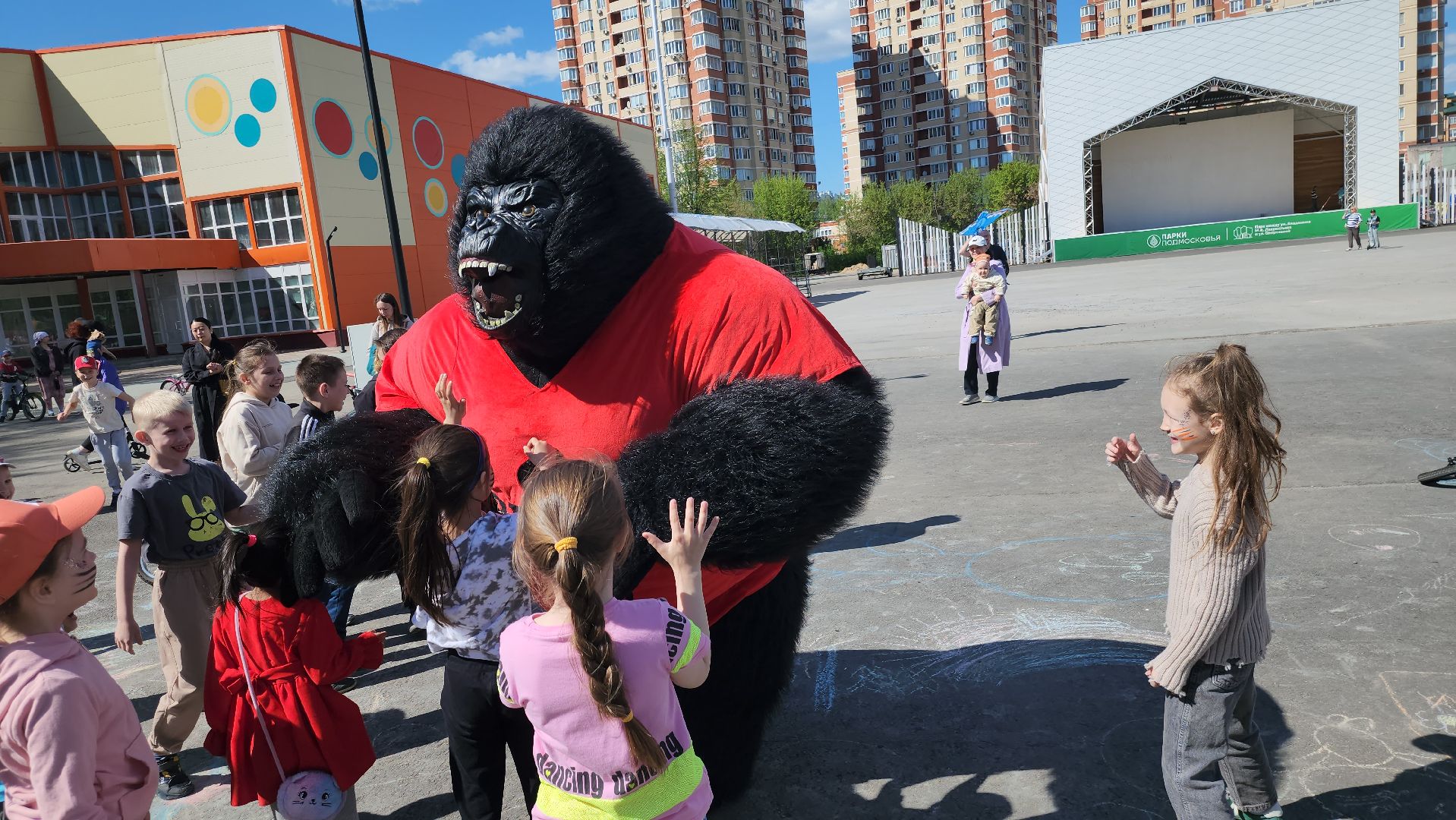долгопрудный, майские праздники, лето, центральный парк,рисунки на асфальте,