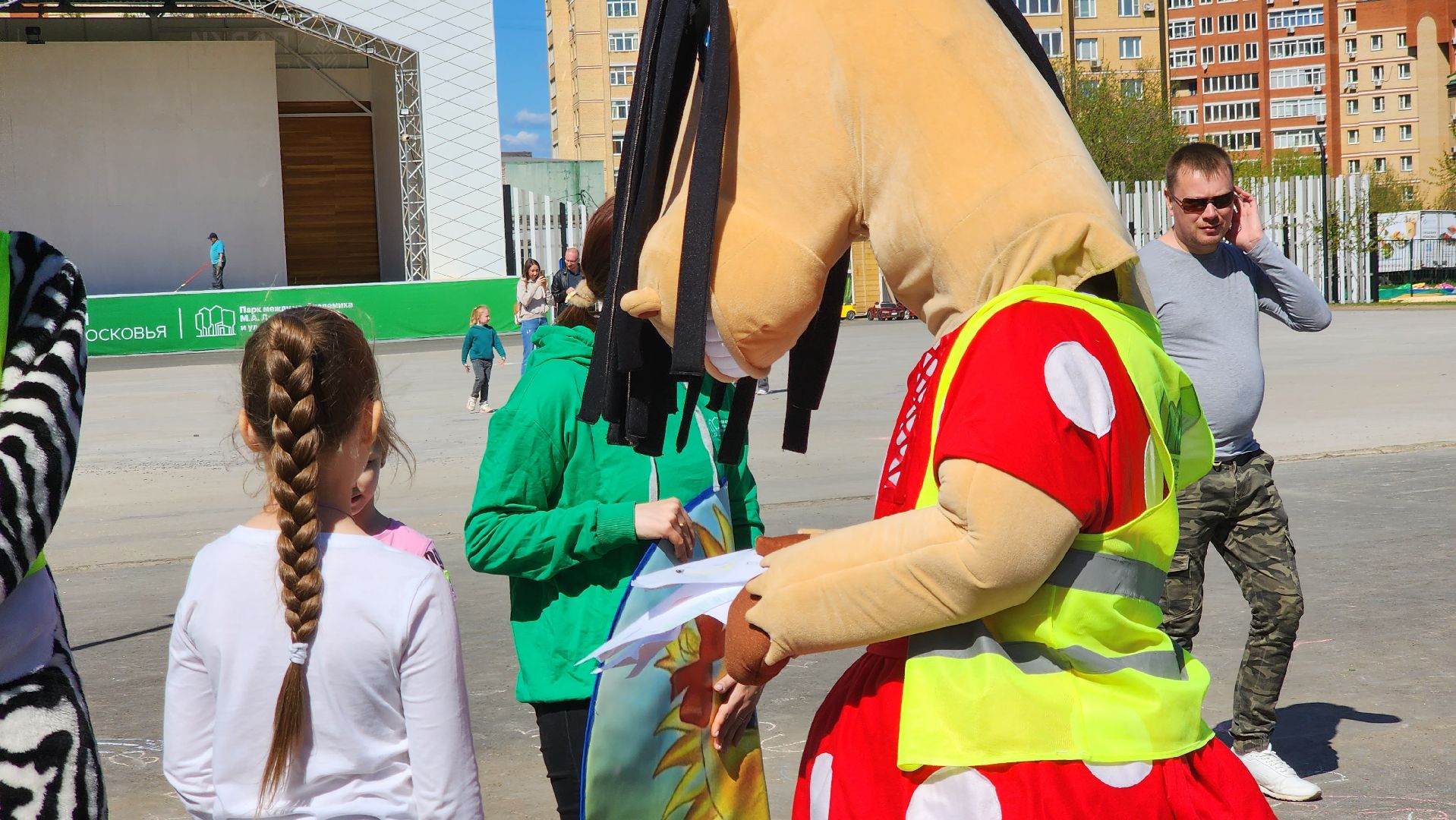 долгопрудный, майские праздники, лето, центральный парк,рисунки на асфальте,