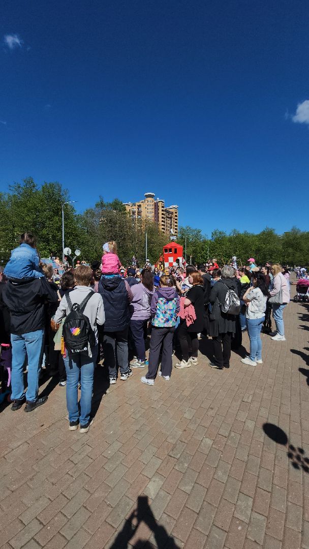 сквер 28 квартал, Ксения Лилеева, Алиса и Алексей Новиковы, открытие теплого сезона, праздник,