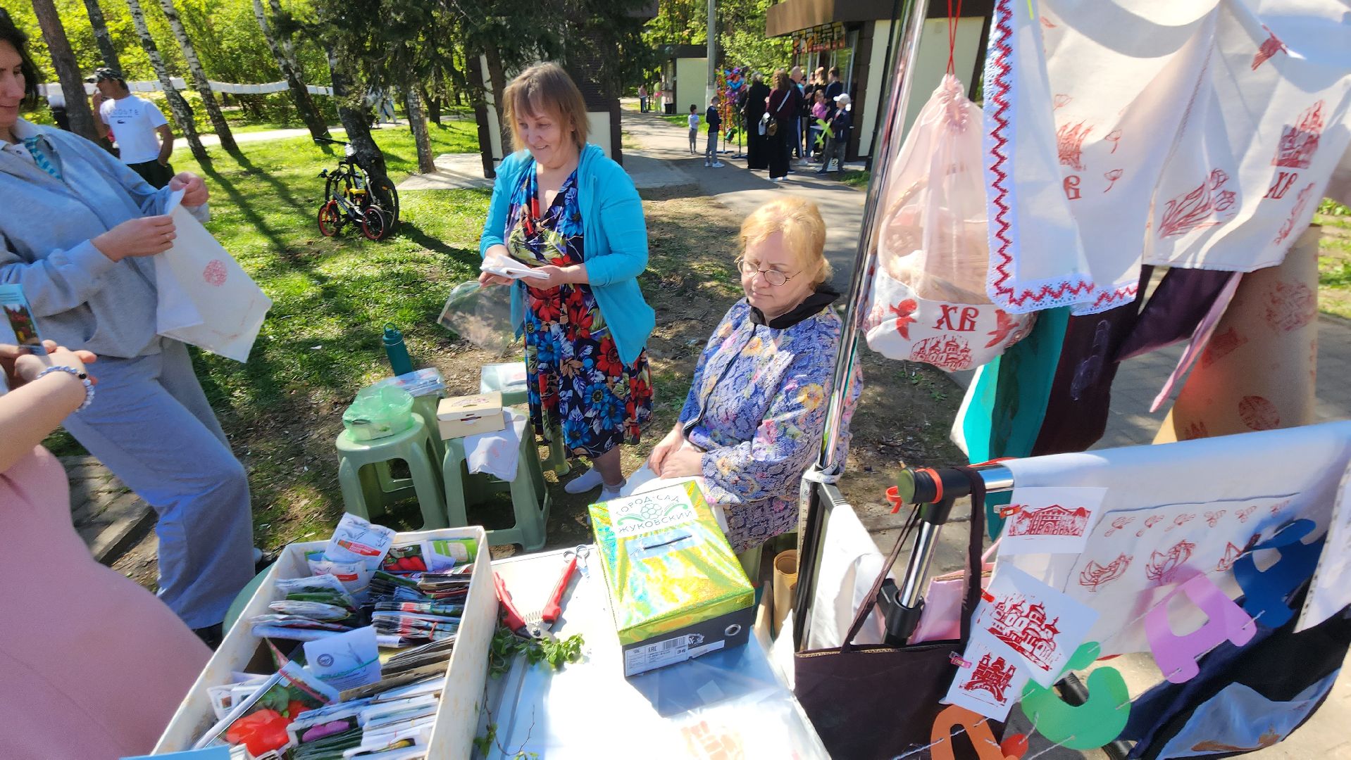 сквер 28 квартал, Ксения Лилеева, Алиса и Алексей Новиковы, открытие теплого сезона, праздник,