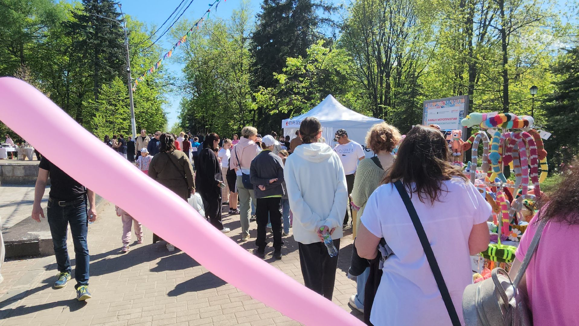 сквер 28 квартал, Ксения Лилеева, Алиса и Алексей Новиковы, открытие теплого сезона, праздник,