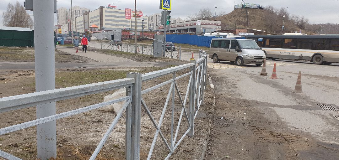 благоустройство, установка ограждений, пешеходный переход, перекресток, Дзержинский