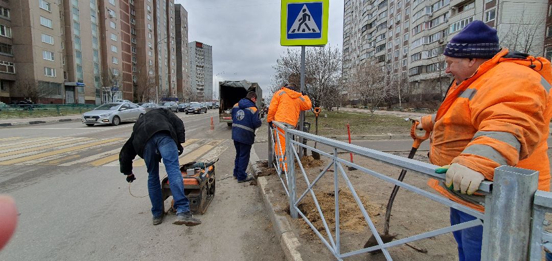 благоустройство, установка ограждений, пешеходный переход, перекресток, Дзержинский
