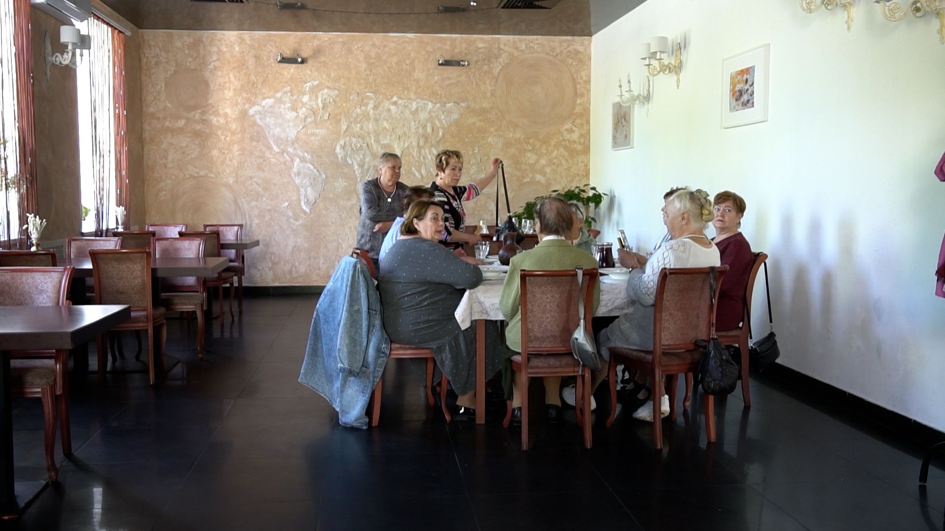 егорьевск, социальный проект, соединяя поколения, кафе, бесплатный обед, день труда, ветеран труда,