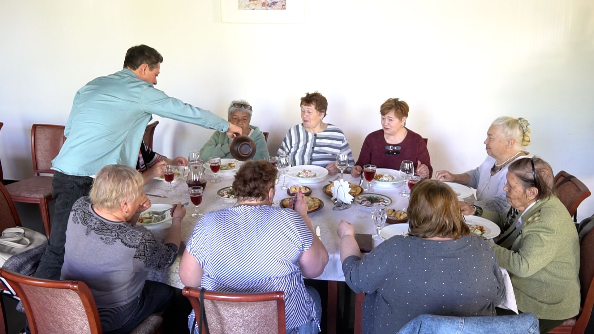 егорьевск, социальный проект, соединяя поколения, кафе, бесплатный обед, день труда, ветеран труда,