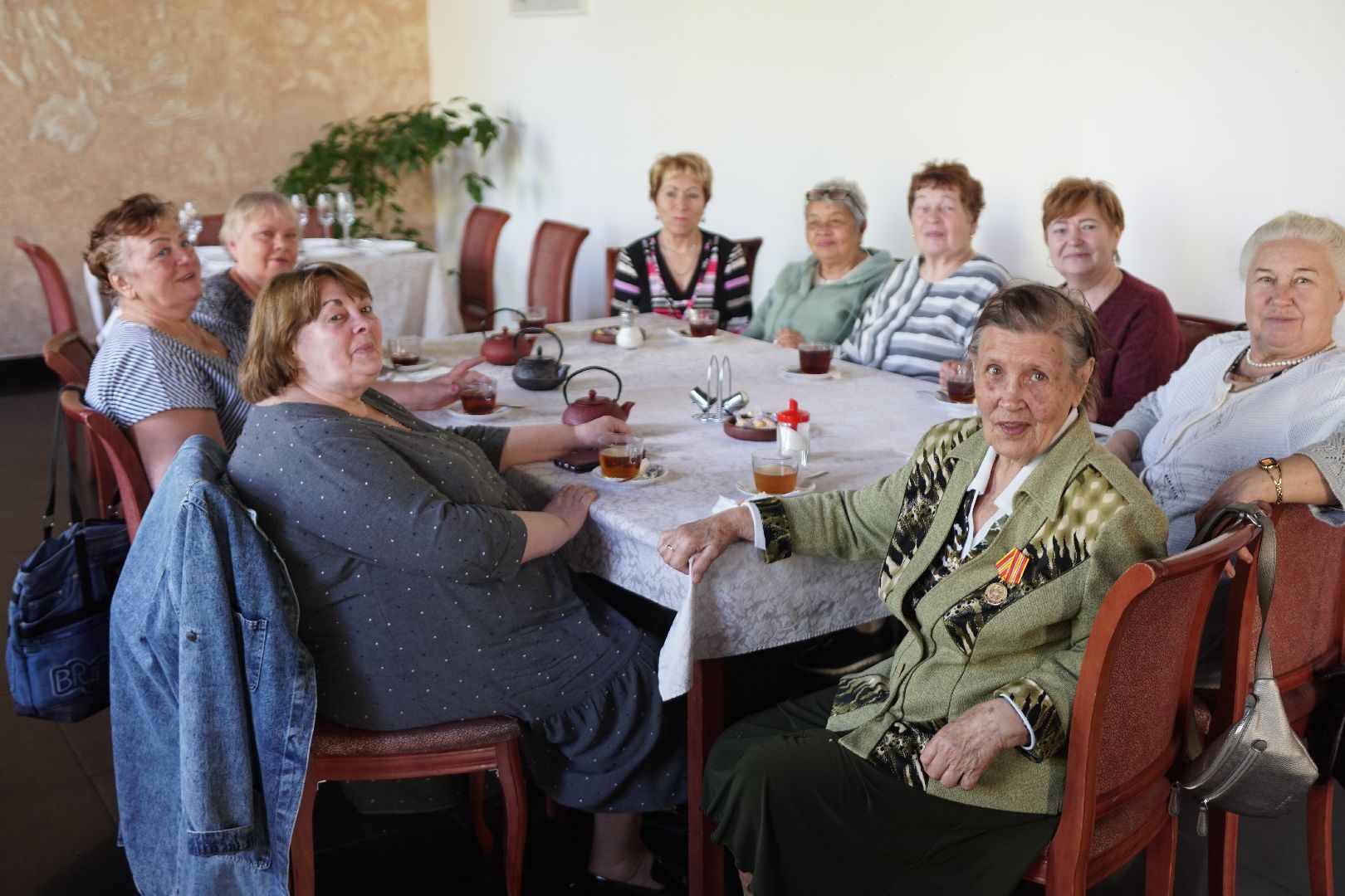 егорьевск, социальный проект, соединяя поколения, кафе, бесплатный обед, день труда, ветеран труда,