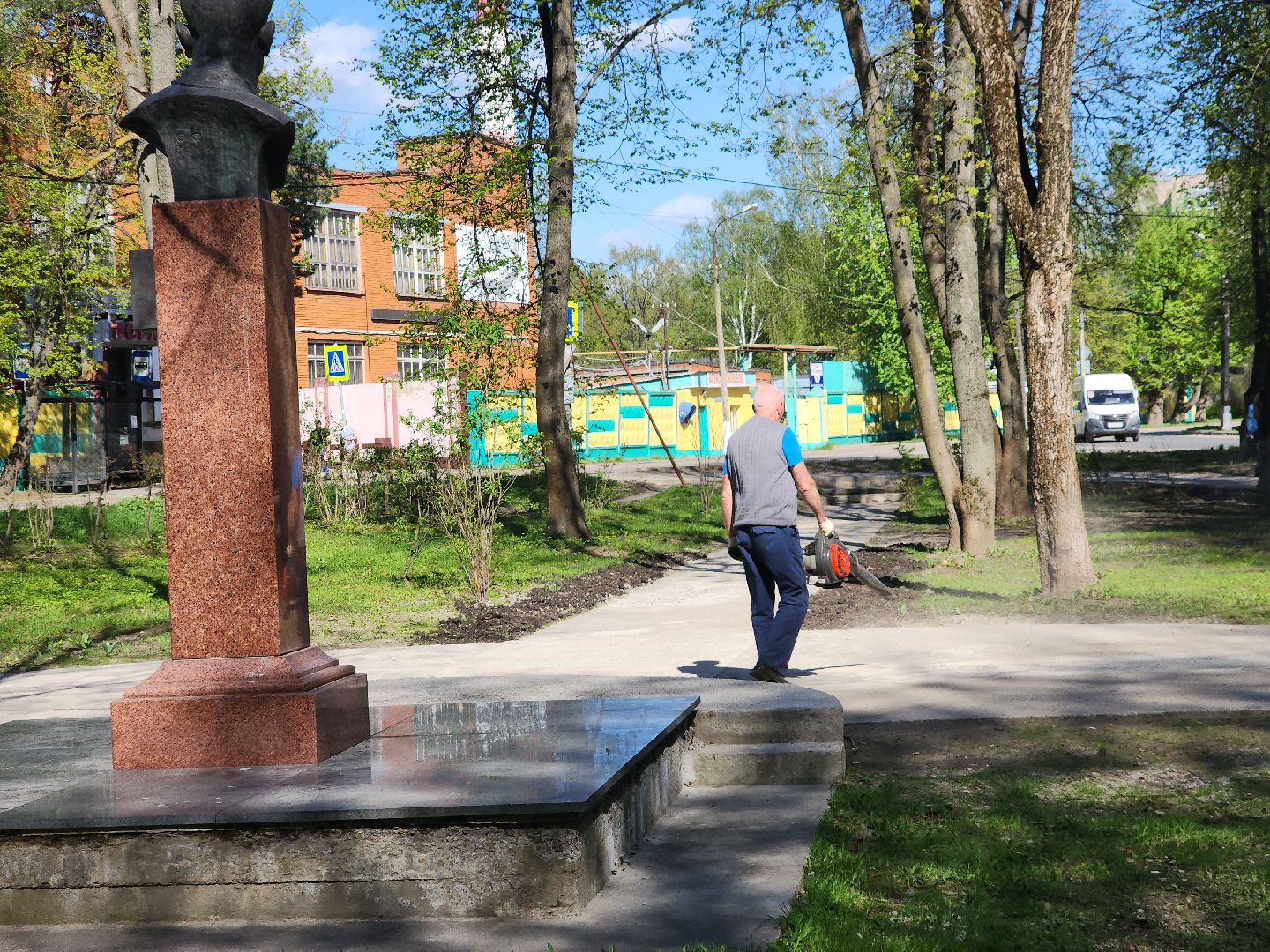 пушкино, маяковский, памятник, сквер, уборка общественных территорий,