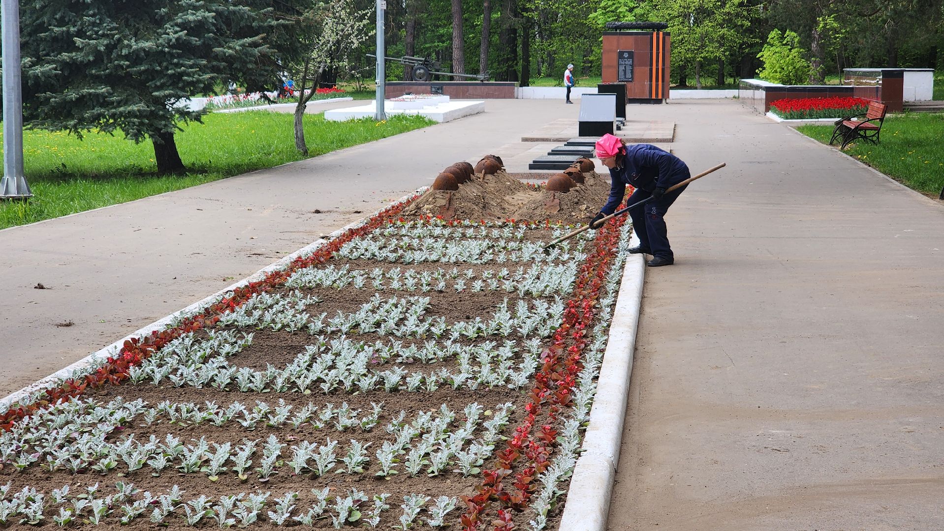 протвино, рубеж обороны, цветы, подготовка к Дню Победы, благоустройство,