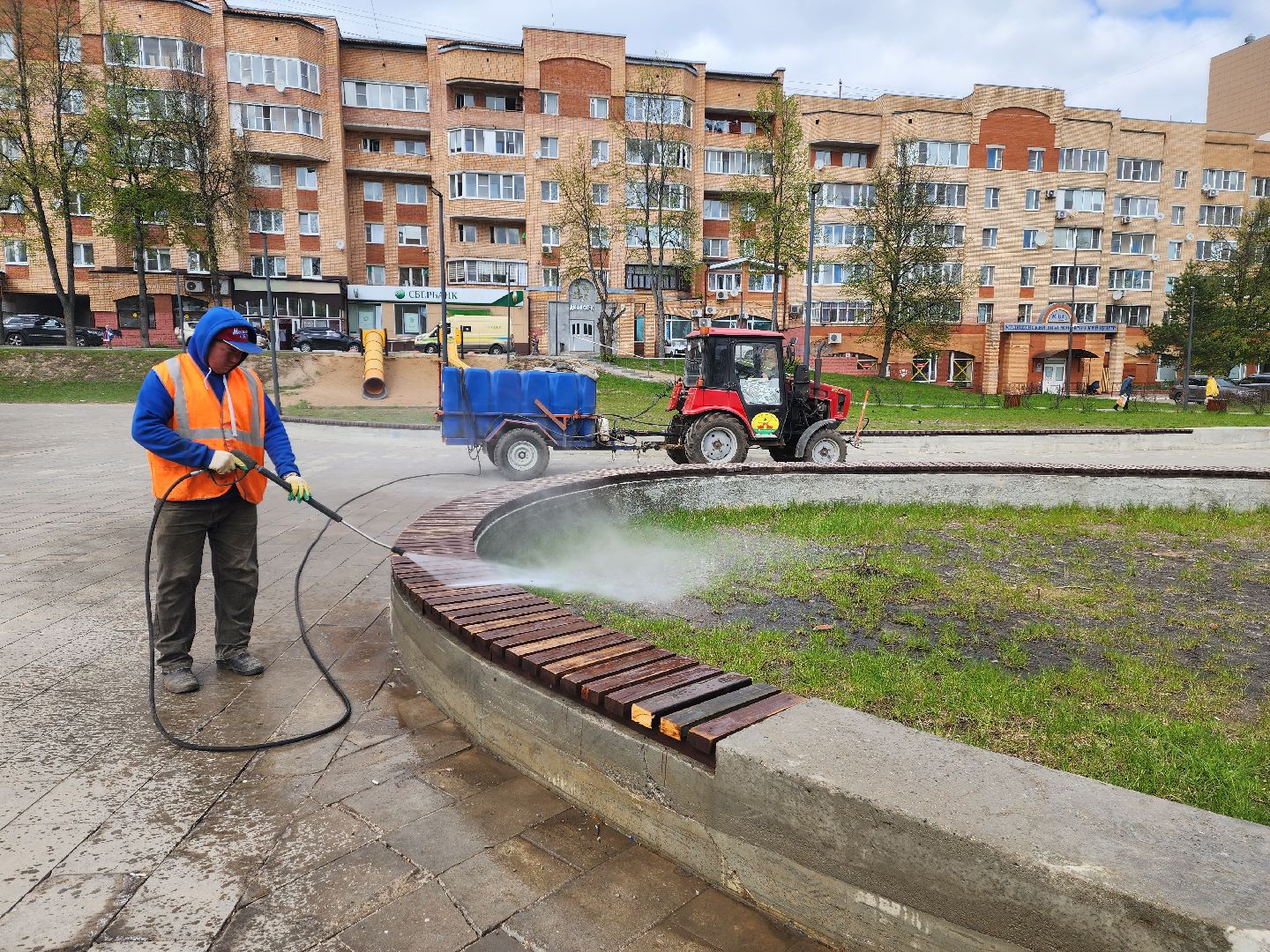 красноармейск, г.о. пушкинский, уборка общественных территорий, поливальная машина,