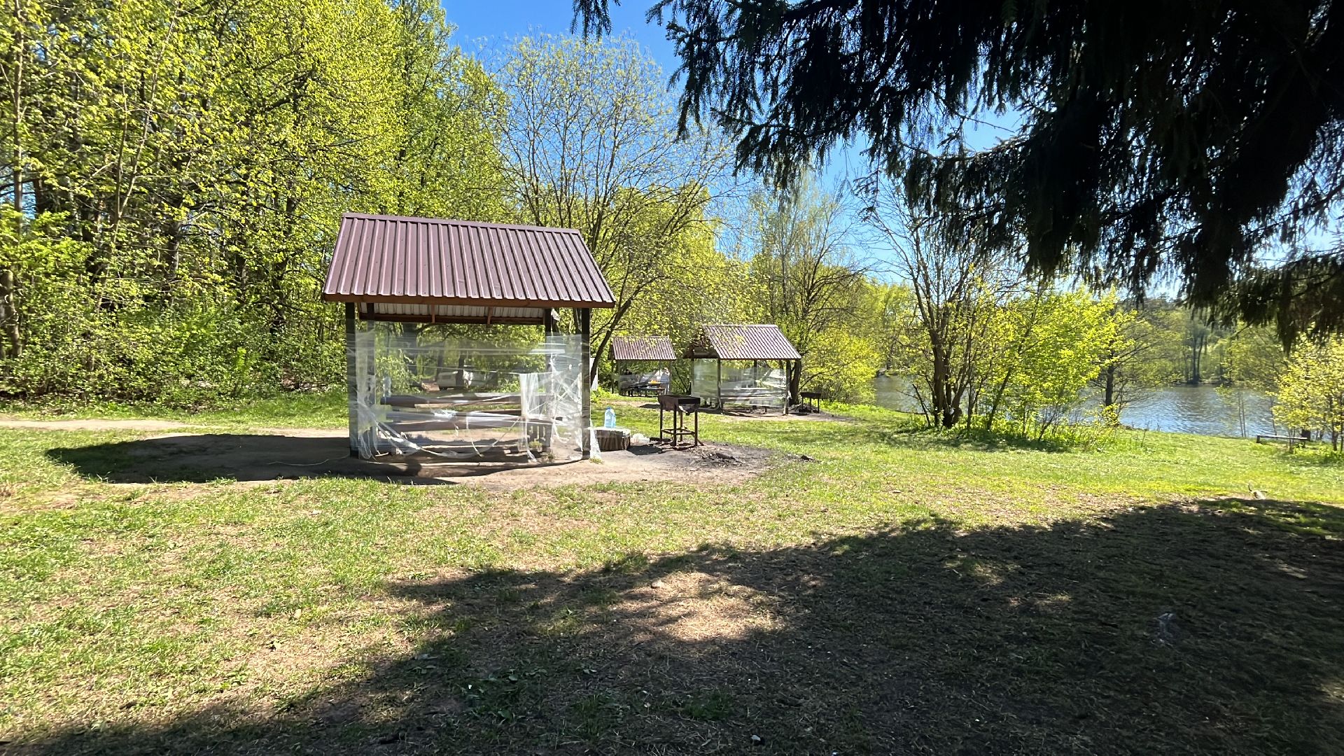 шашлык, шашлыки, шашлык у озера, мангал, озеро, пруд,