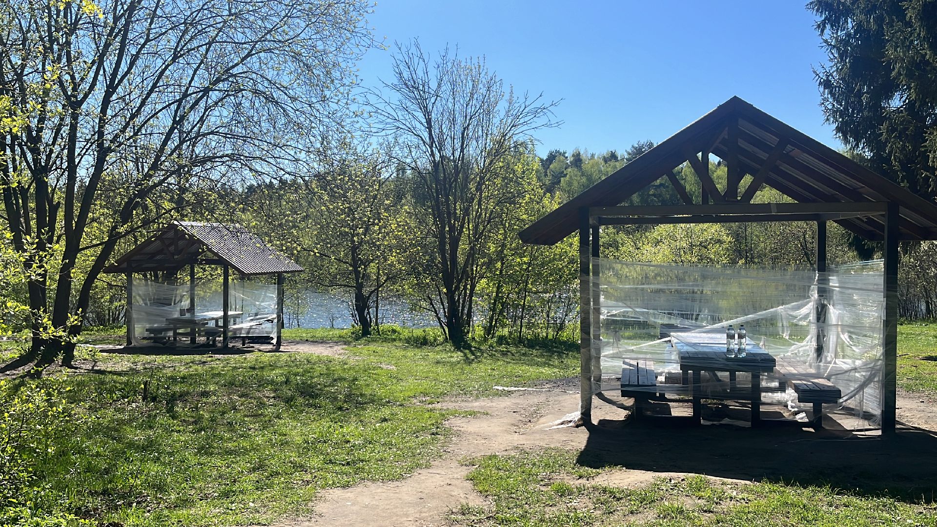 шашлык, шашлыки, шашлык у озера, мангал, озеро, пруд,