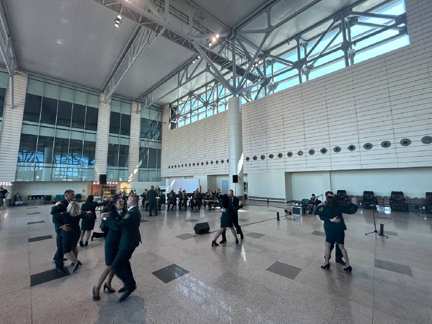 оркестр таможенной службы, песни военных лет, День Победы, аэропорт Домодедово,