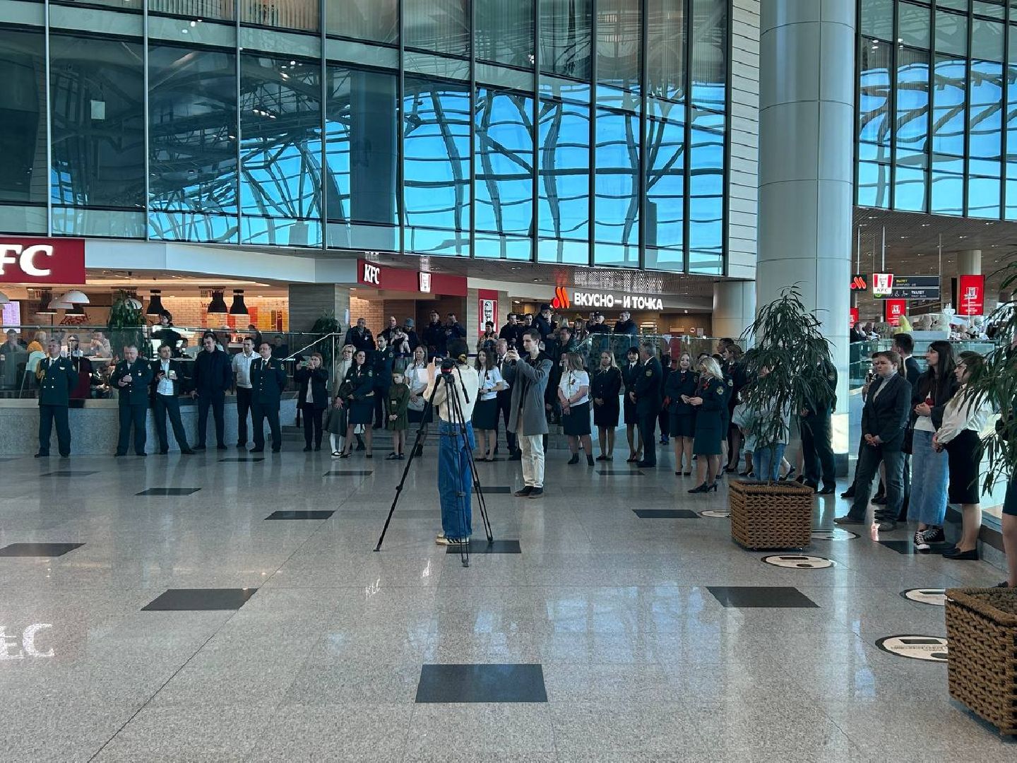 оркестр таможенной службы, песни военных лет, День Победы, аэропорт Домодедово,