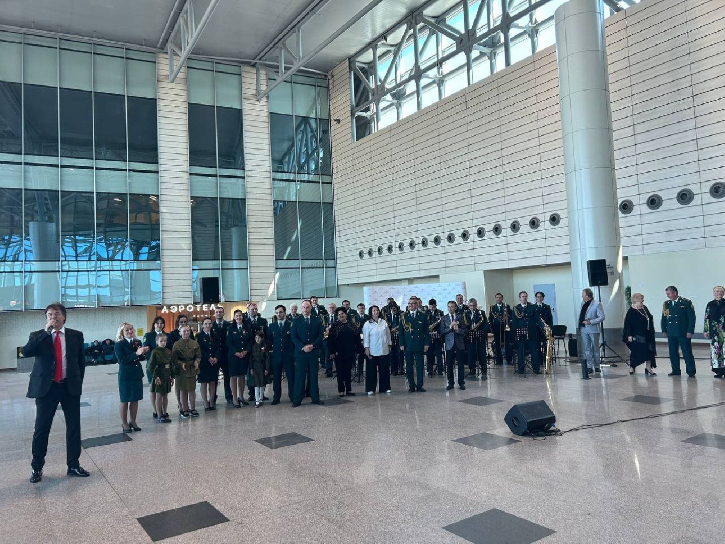 оркестр таможенной службы, песни военных лет, День Победы, аэропорт Домодедово,