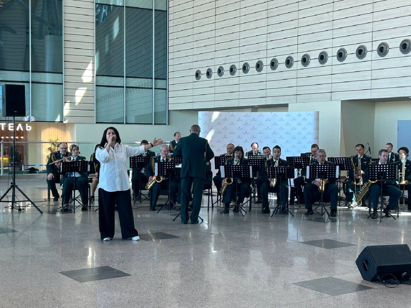 оркестр таможенной службы, песни военных лет, День Победы, аэропорт Домодедово,