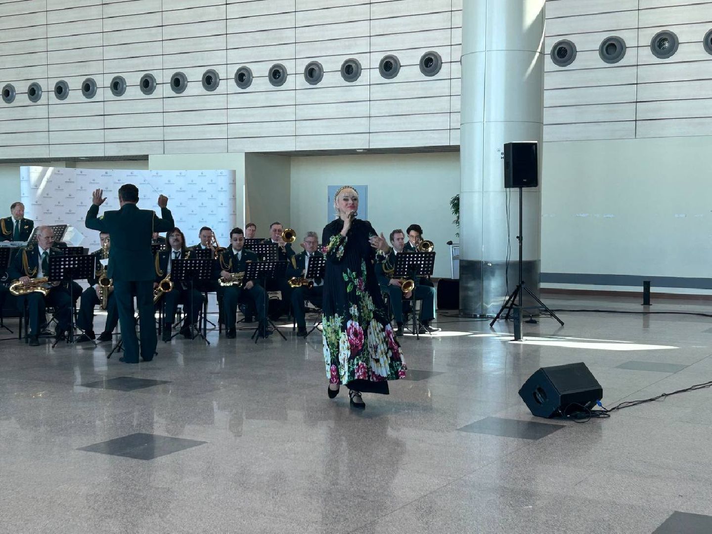 оркестр таможенной службы, песни военных лет, День Победы, аэропорт Домодедово,