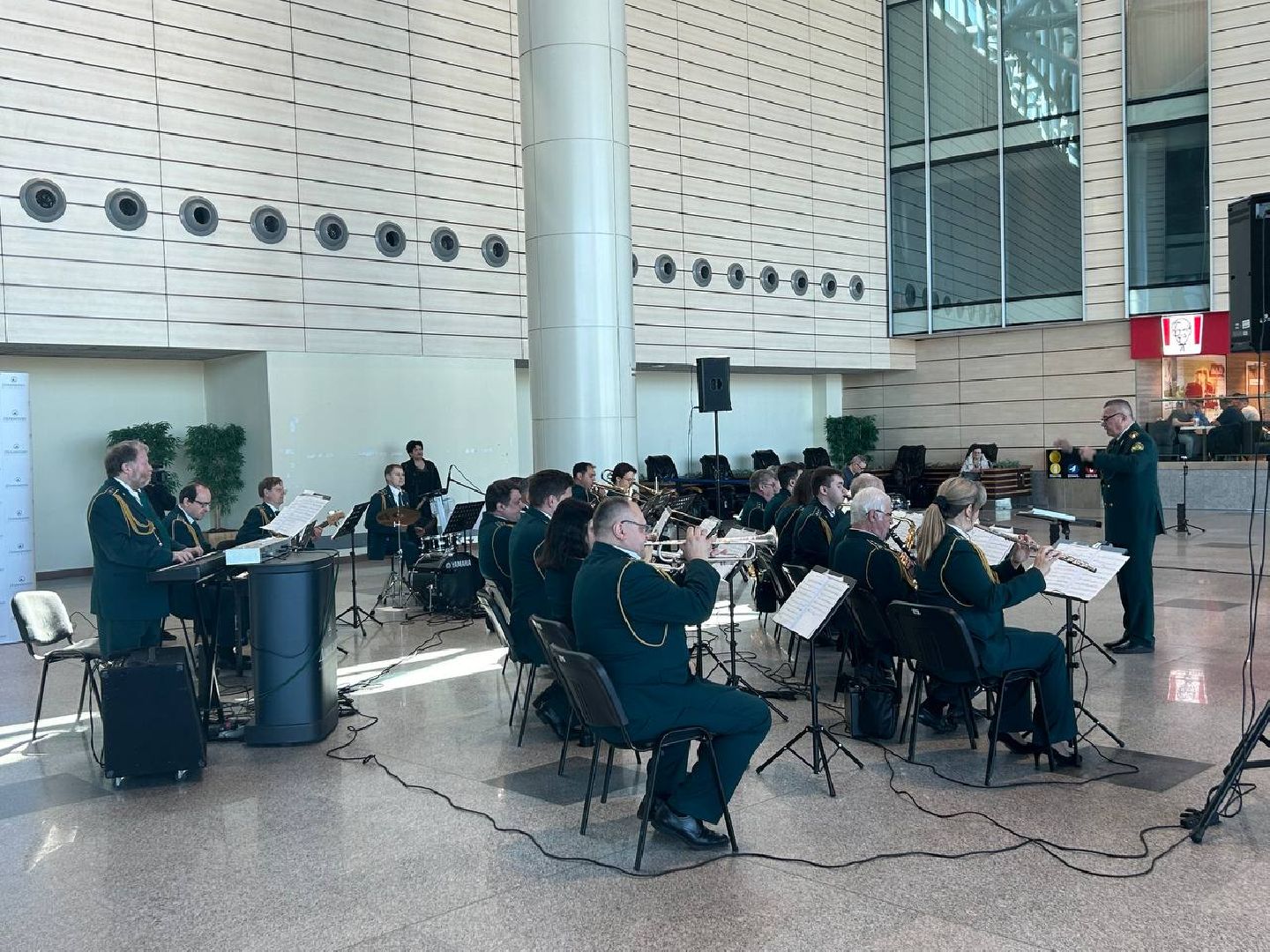 оркестр таможенной службы, песни военных лет, День Победы, аэропорт Домодедово,