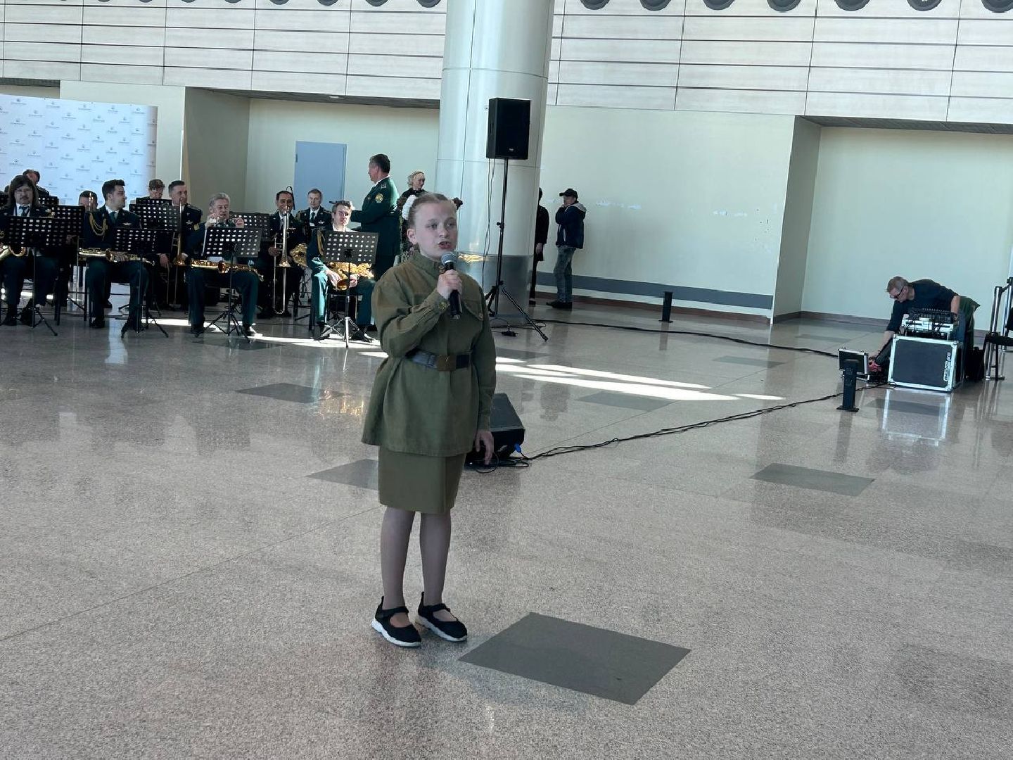 оркестр таможенной службы, песни военных лет, День Победы, аэропорт Домодедово,