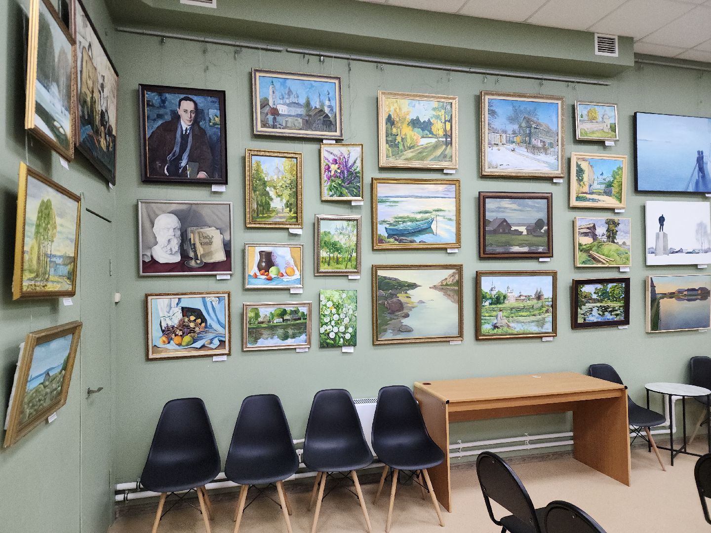 пушкино, экспозиция, самобытное творчество, живопись, художественная выставка, художник-педагог,