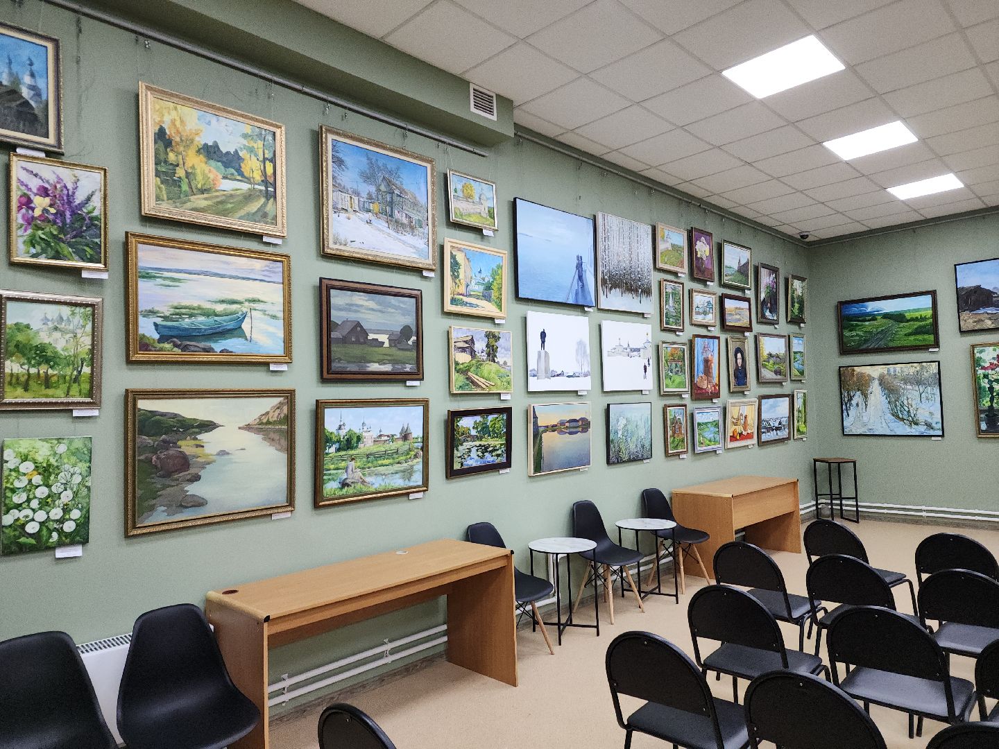 пушкино, экспозиция, самобытное творчество, живопись, художественная выставка, художник-педагог,