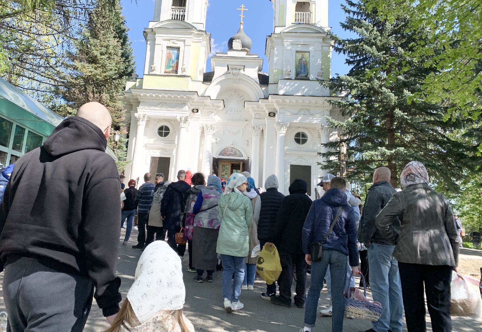 Балашиха, Подмосковье, Троицкий храм в Павлино, Пасха, освящение куличей,