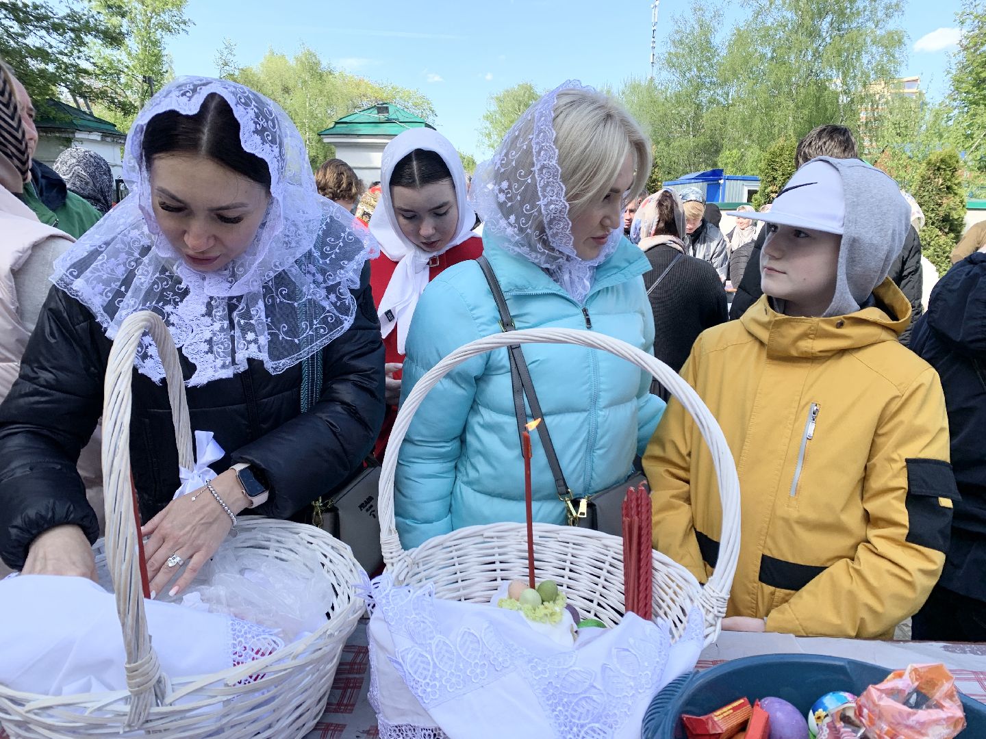 Балашиха, Подмосковье, Троицкий храм в Павлино, Пасха, освящение куличей,