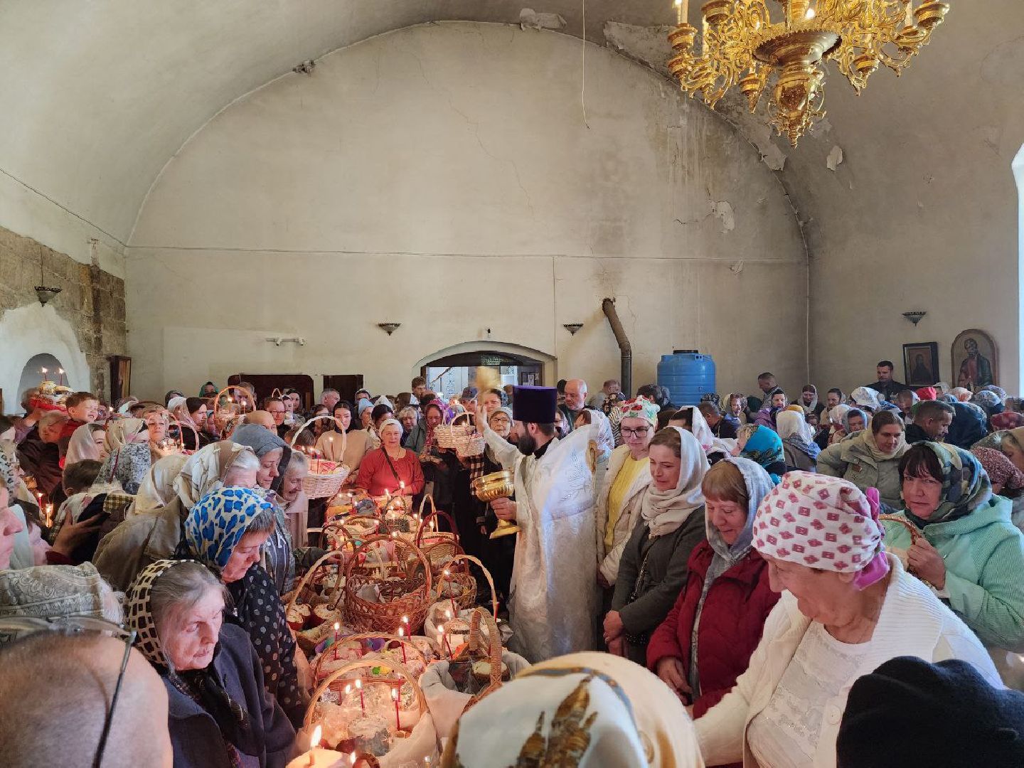 можайск, можайский городской округ, подмосковье, храм, пасха, пасхальные службы, освящение куличей, куличи, яйца,