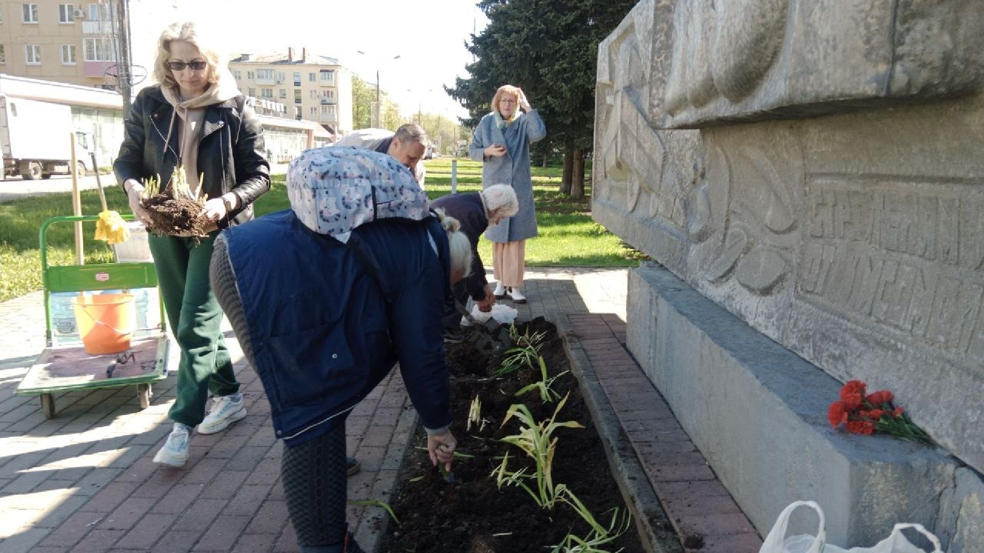 Союз садоводов России, посадка цветов, бронепоезд москвич, Ольга Пушкарева, ул Фрунзе, хоста, лилейник,