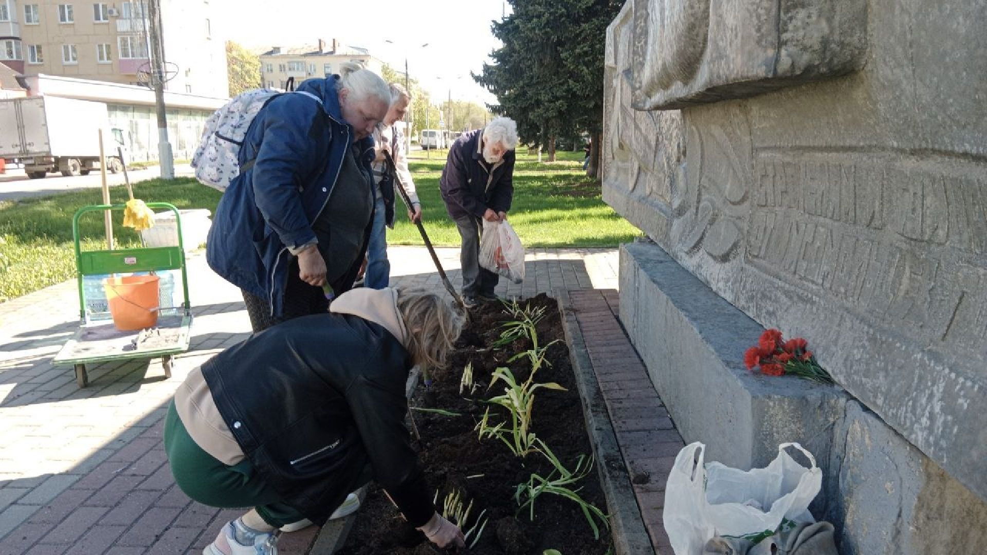 Союз садоводов России, посадка цветов, бронепоезд москвич, Ольга Пушкарева, ул Фрунзе, хоста, лилейник,