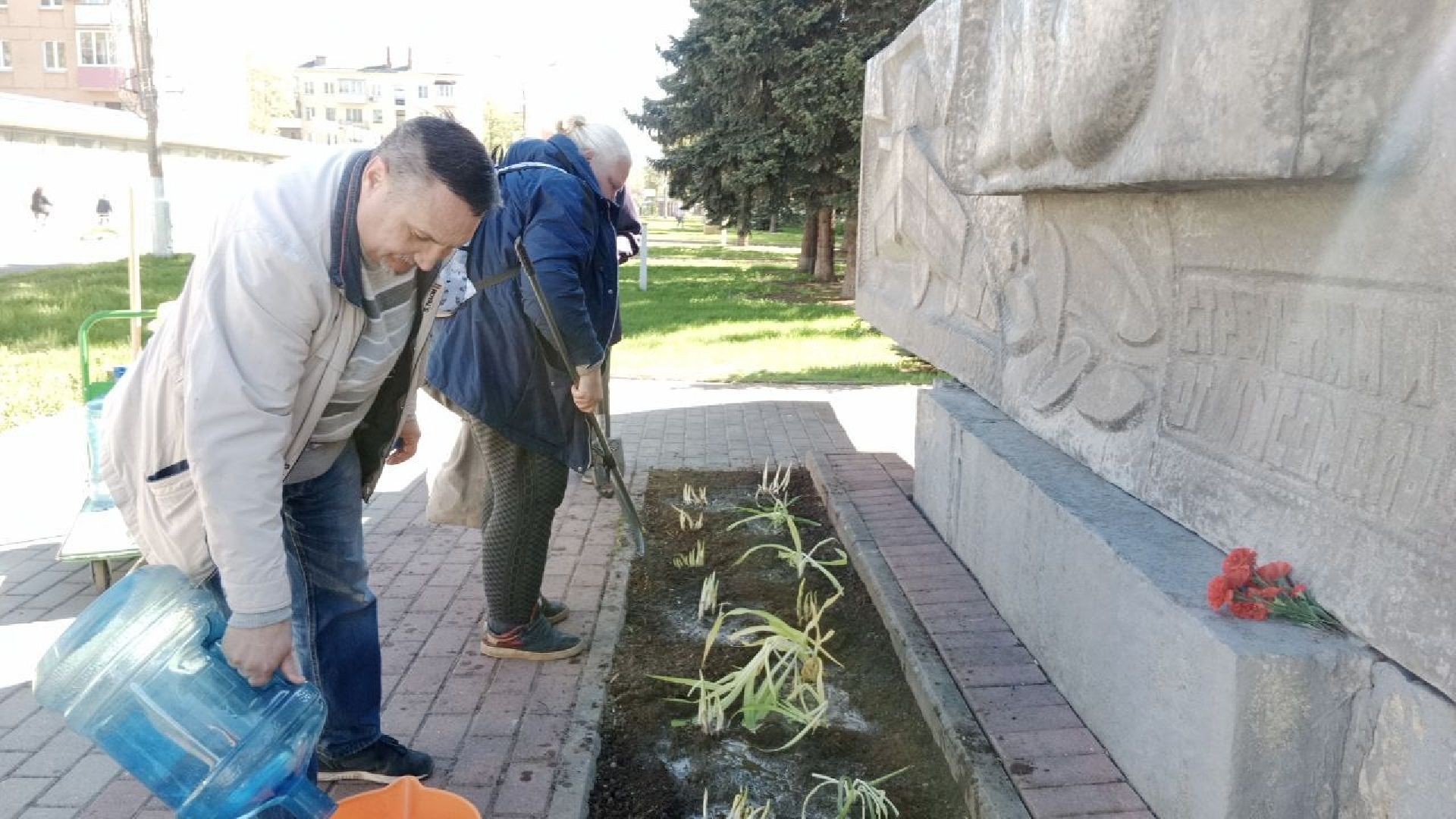 Союз садоводов России, посадка цветов, бронепоезд москвич, Ольга Пушкарева, ул Фрунзе, хоста, лилейник,
