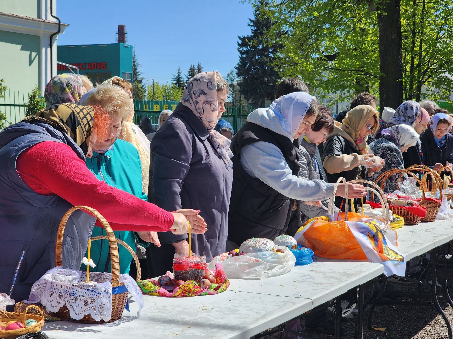 МедиаБанк Подмосковья | Фото репортажи | В Богородском округе православные  верующие освятили куличи и яйца