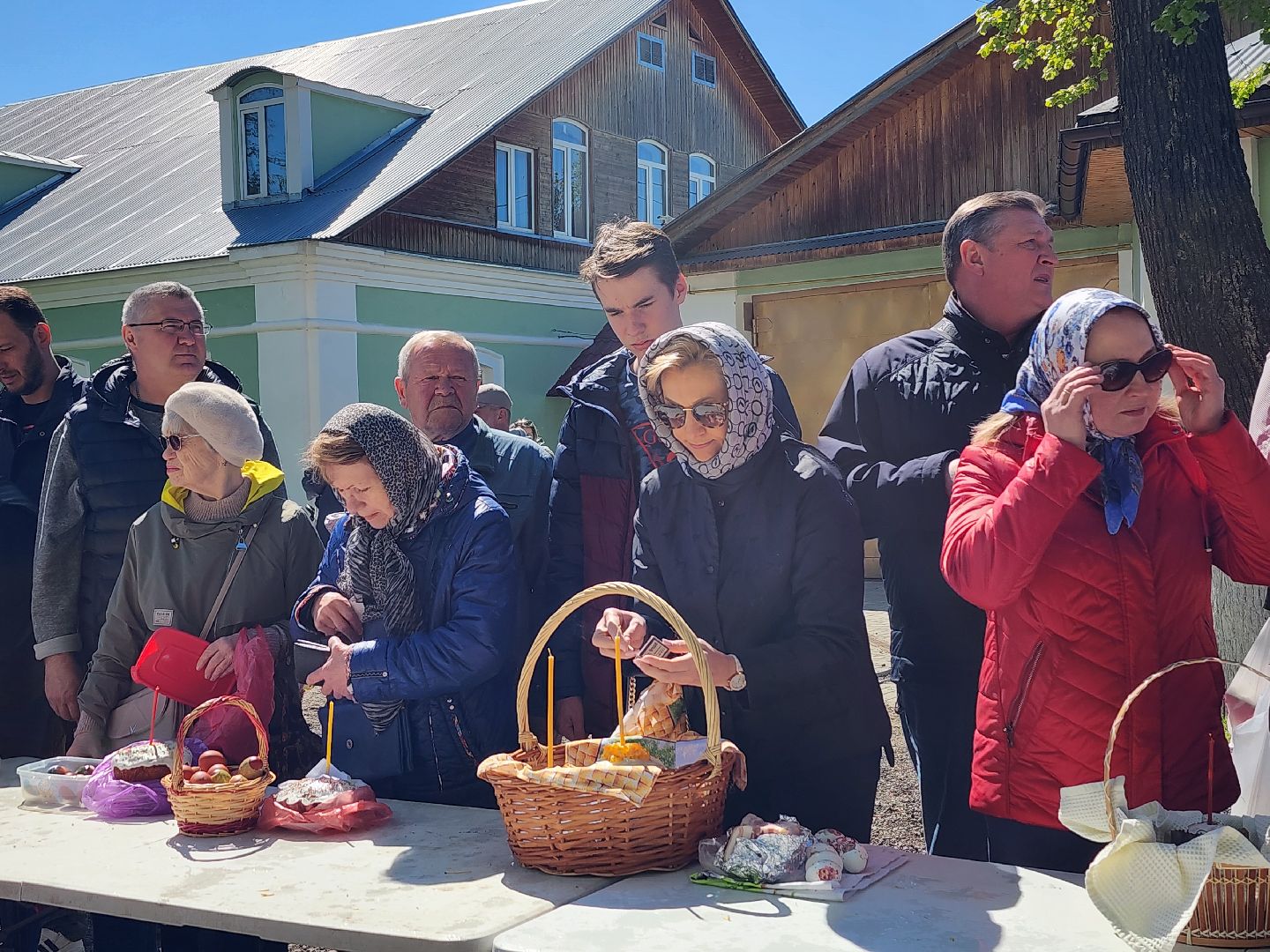 МедиаБанк Подмосковья | Фото репортажи | В Богородском округе православные  верующие освятили куличи и яйца