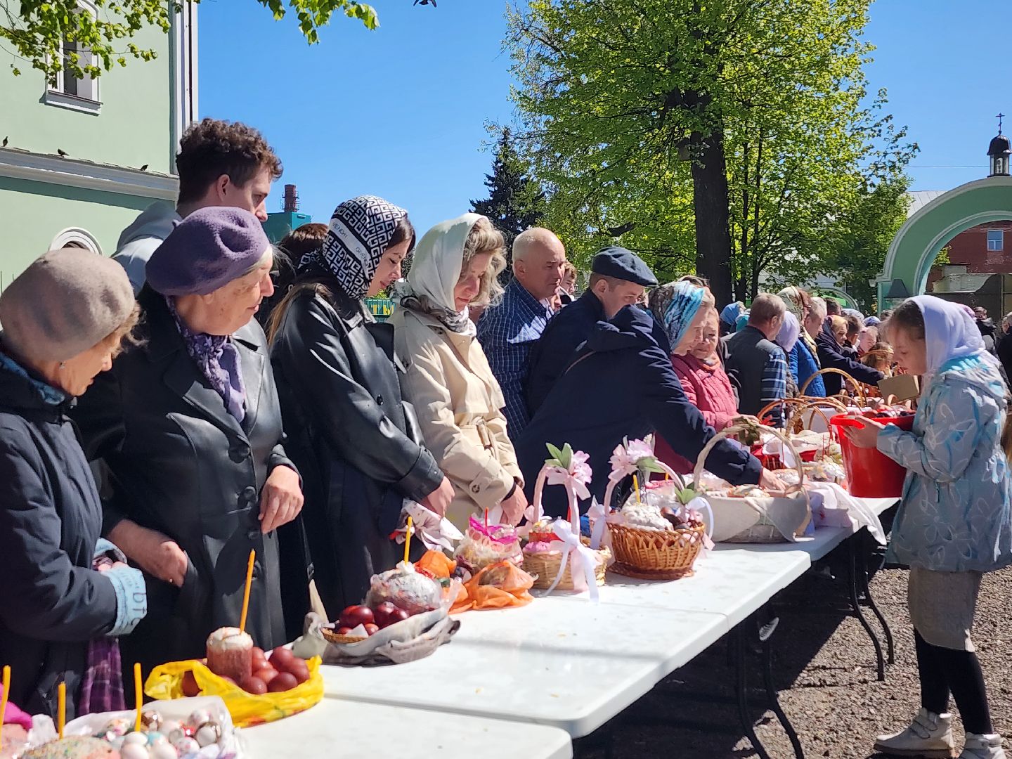 МедиаБанк Подмосковья | Фото репортажи | В Богородском округе православные  верующие освятили куличи и яйца