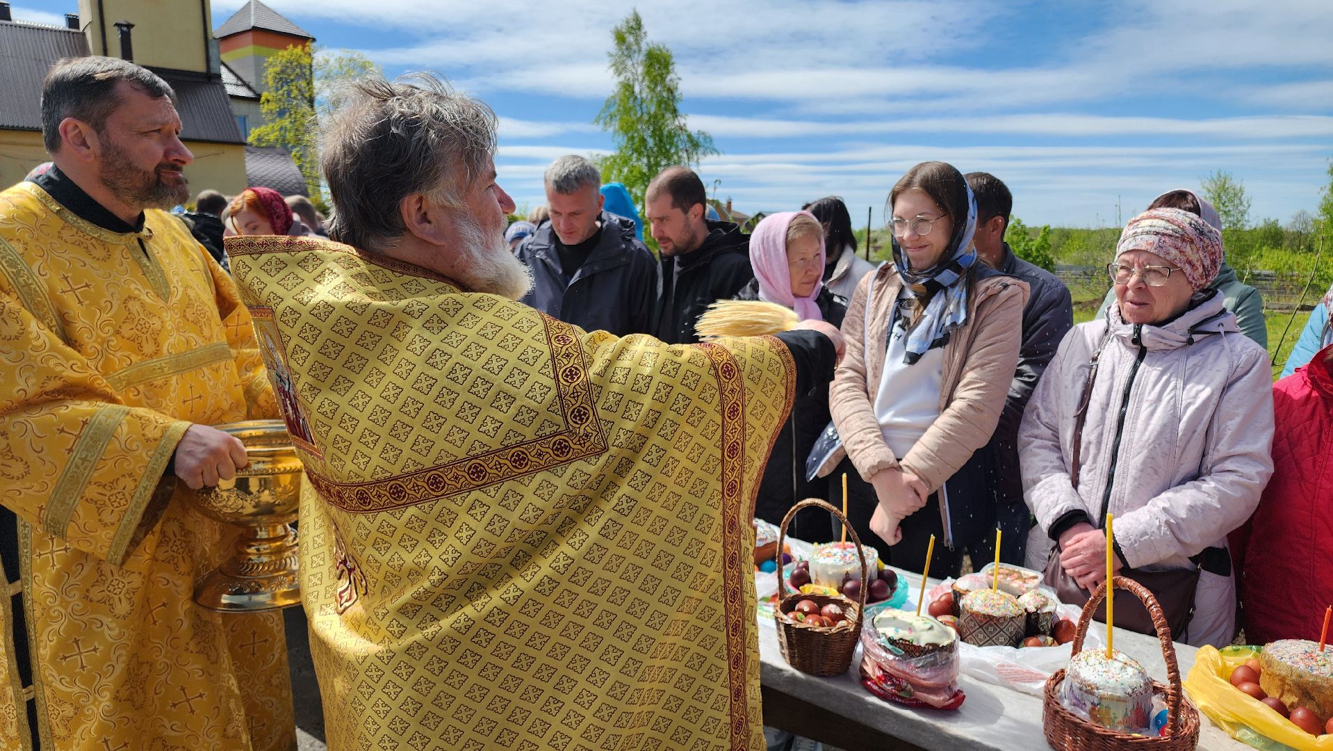 кашира, храм петра и февронии, пасха, великая суббота, освящение куличей, освящение пасхальных яиц,