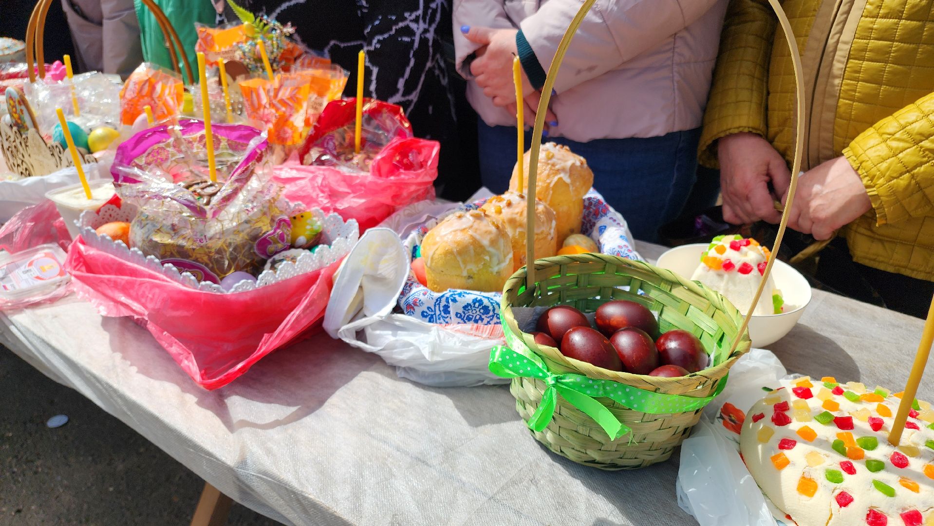 кашира, храм петра и февронии, пасха, великая суббота, освящение куличей, освящение пасхальных яиц,