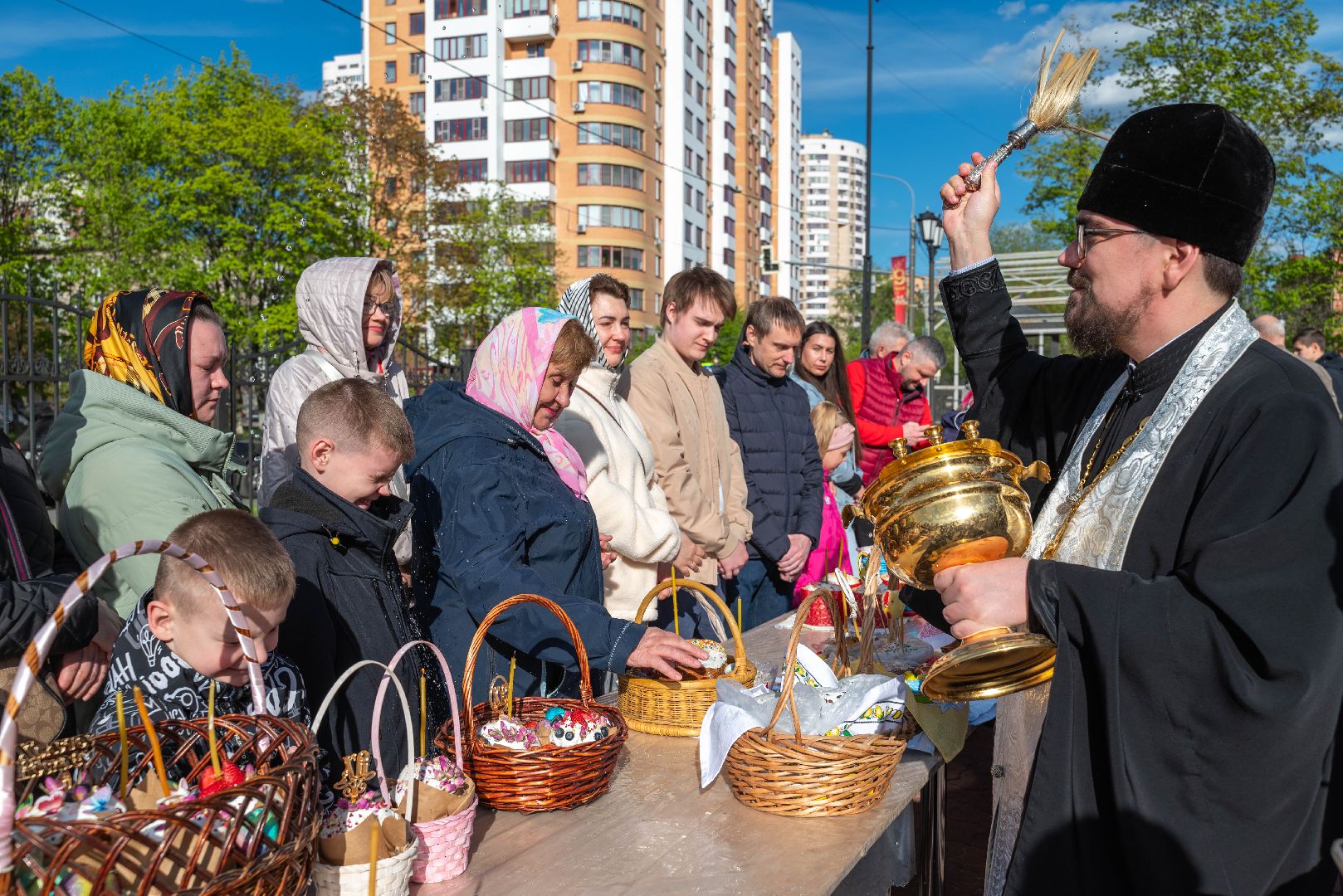 Реутов, Троицкий храм, Храм Казанской иконы Божьей Матери, Пасха, Христос воскрес, куличи, яйца, освящение, освящение куличей,