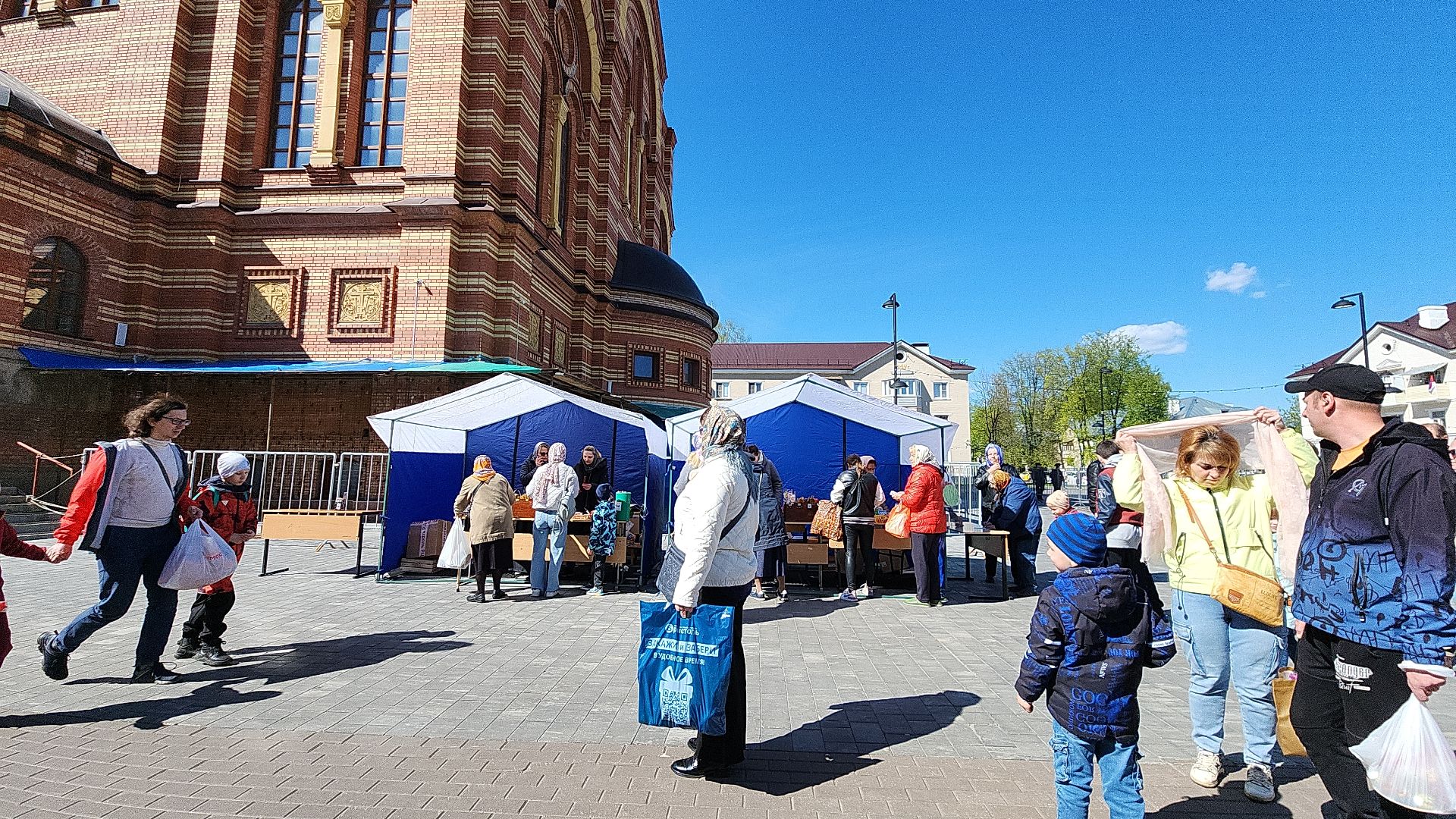 электросталь, мой город, жители города, пасха, пасхальные традиции, пасхальные яйца, освящение куличей, освящение пасхальных куличей, освящение пасхальных яиц, храм,