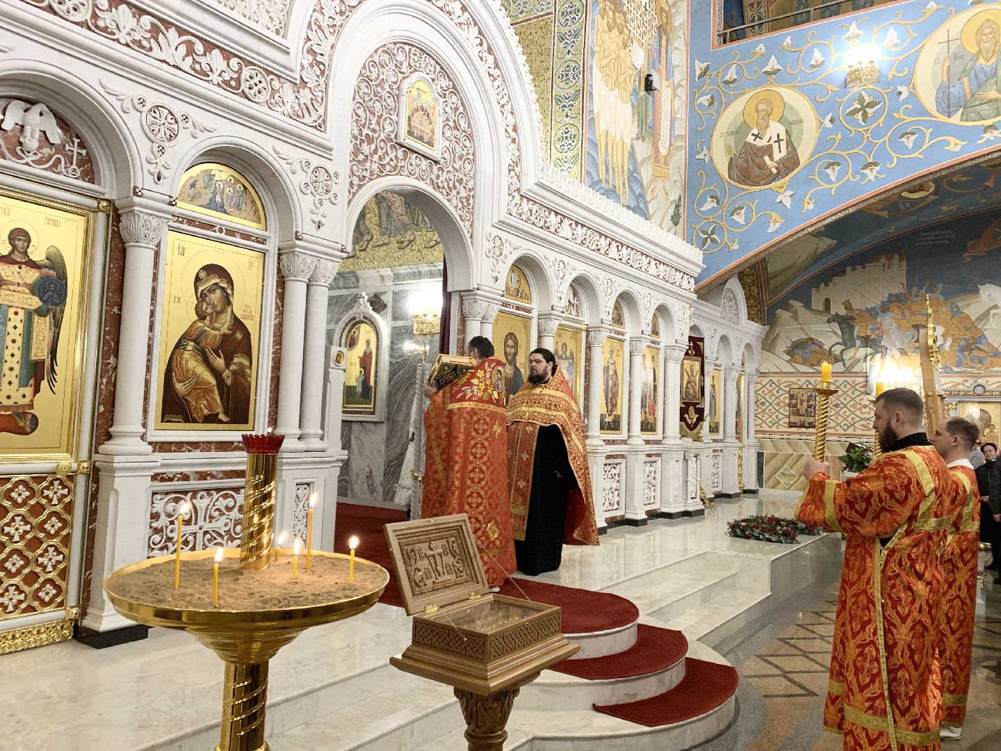 Балашиха, Подмосковье, пасхальное богослужение, Пасха, крестный ход,