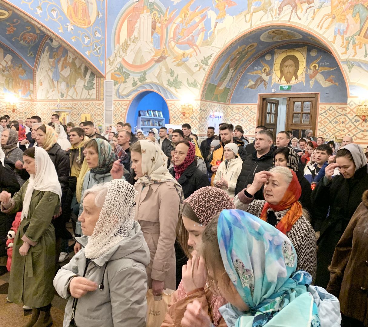 Балашиха, Подмосковье, пасхальное богослужение, Пасха, крестный ход,