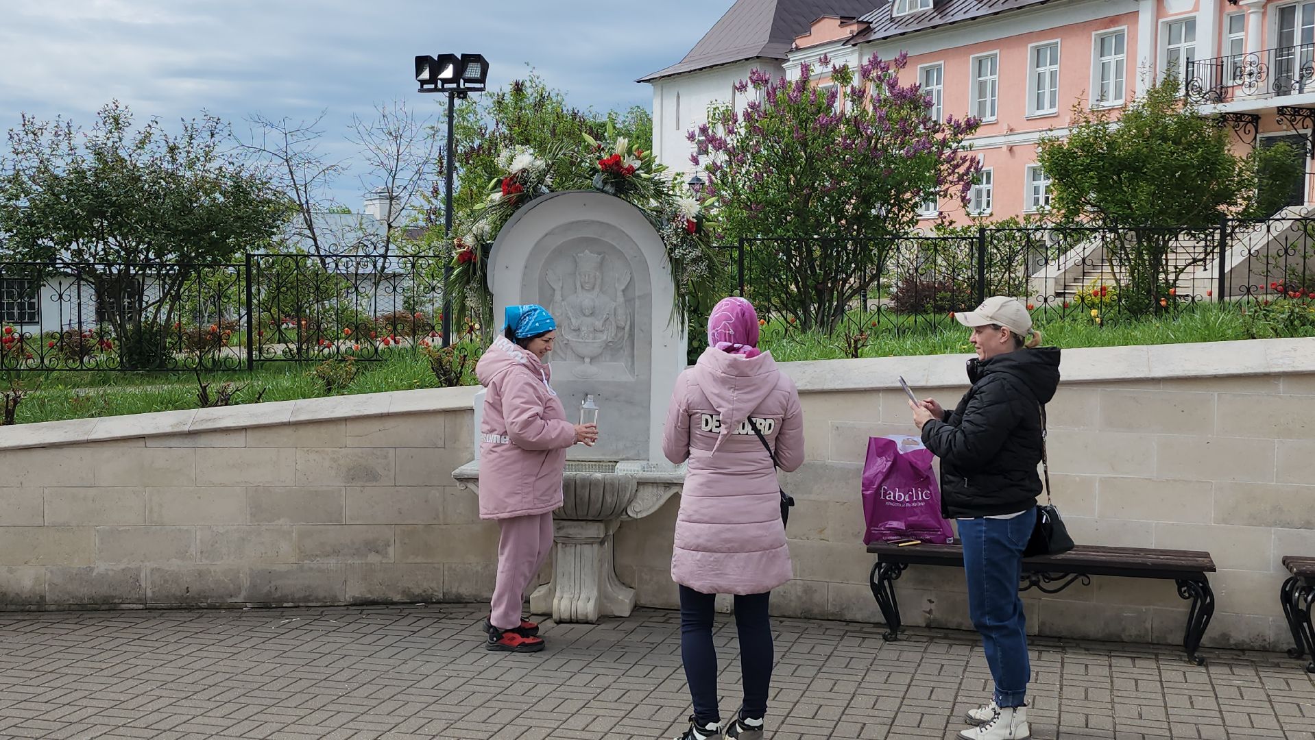 женский владычный монастырь, серпухов, владычная слобода, павлины, пасха в серпухове,