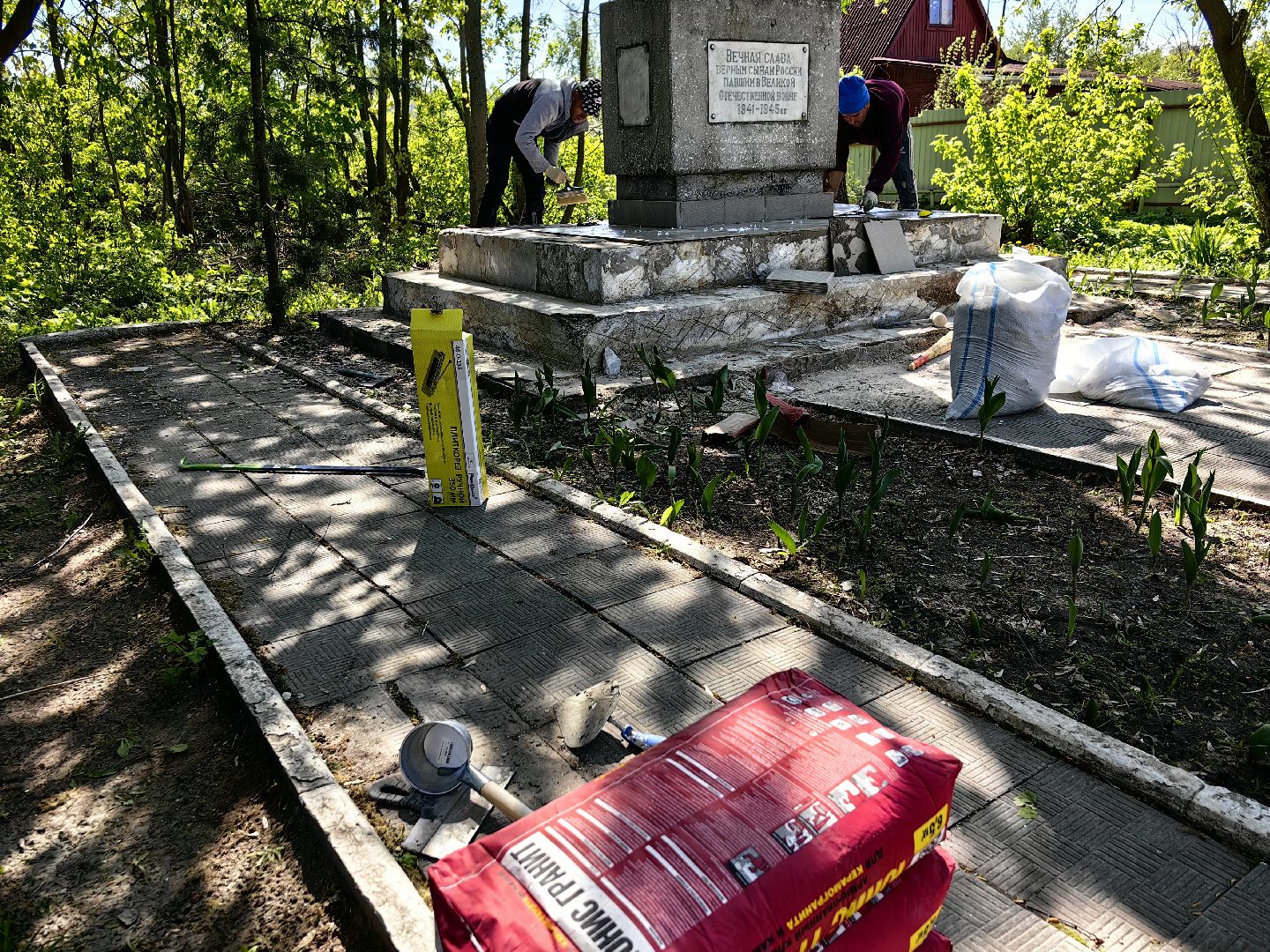 памятник, мемориал, день победы, благоуйстройство, высадка цветов,