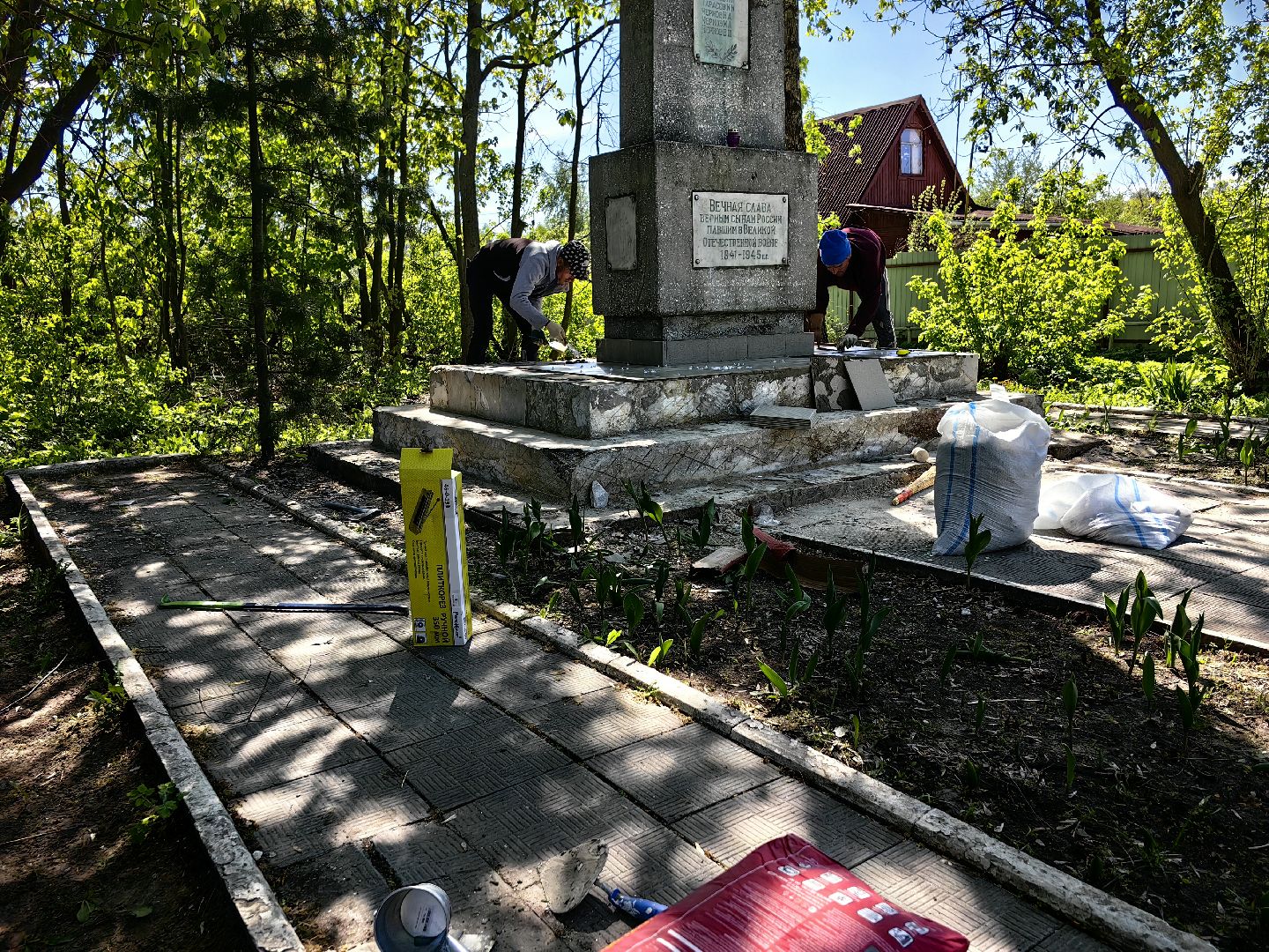 памятник, мемориал, день победы, благоуйстройство, высадка цветов,