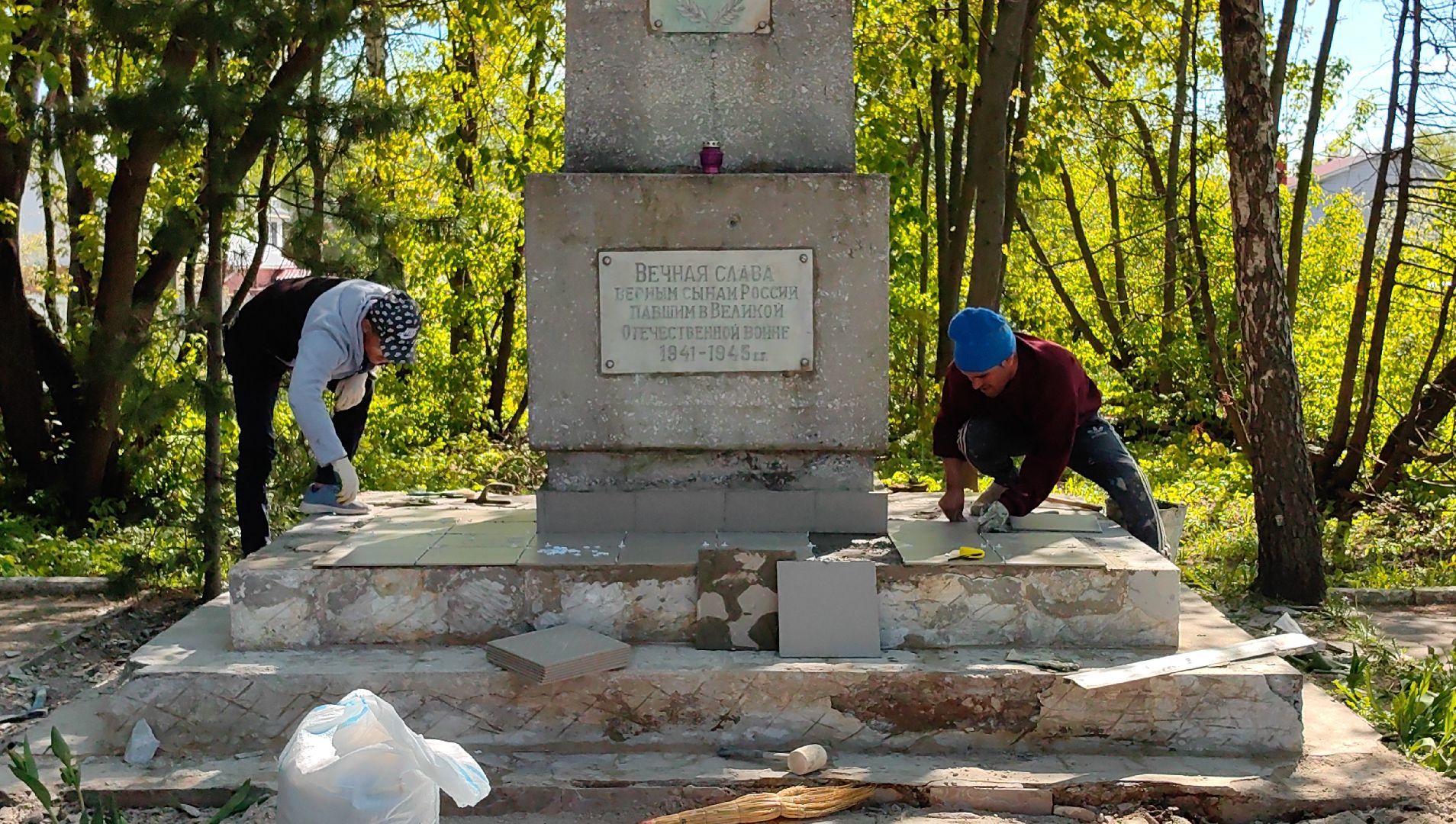 памятник, мемориал, день победы, благоуйстройство, высадка цветов,
