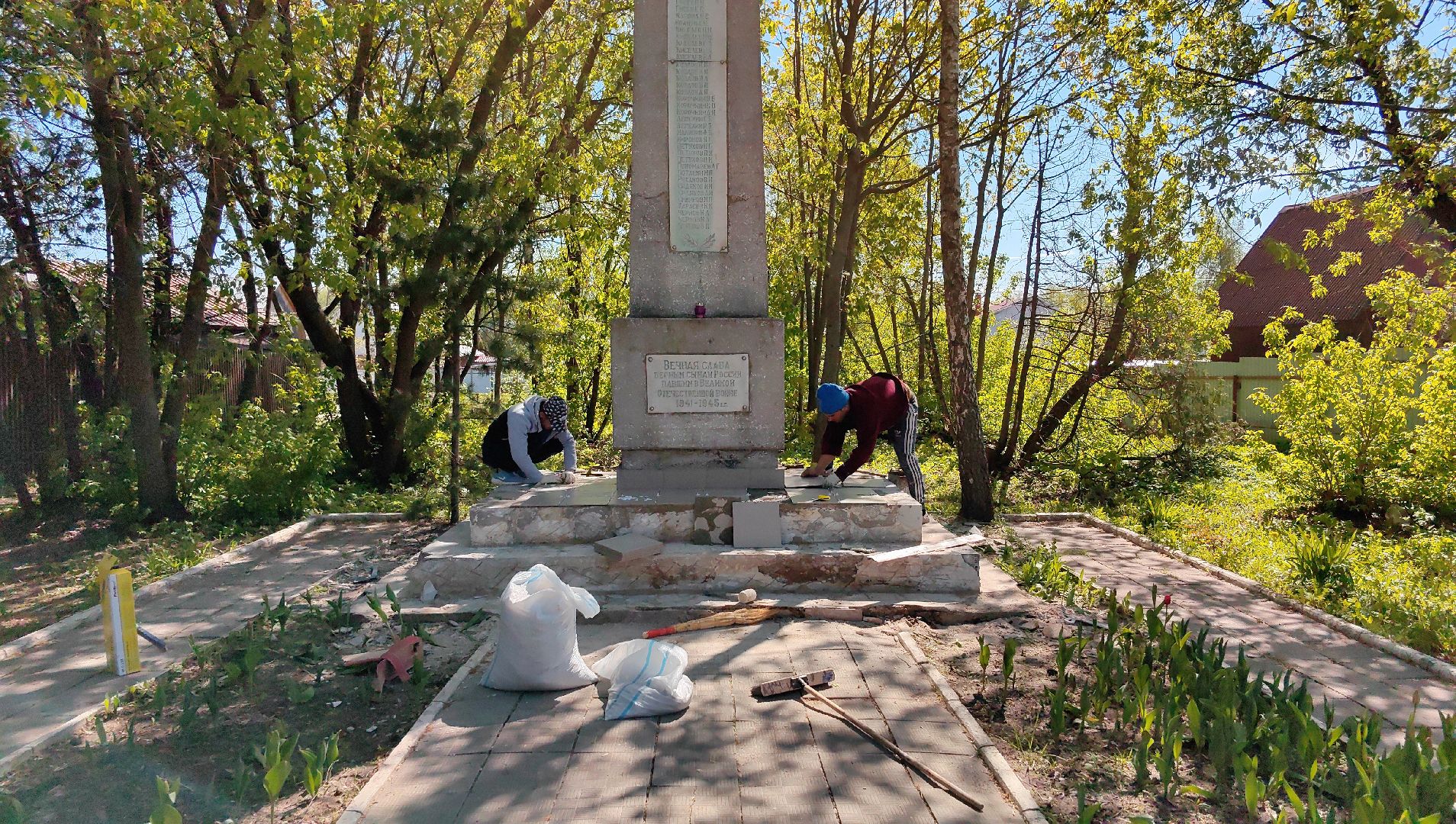 памятник, мемориал, день победы, благоуйстройство, высадка цветов,