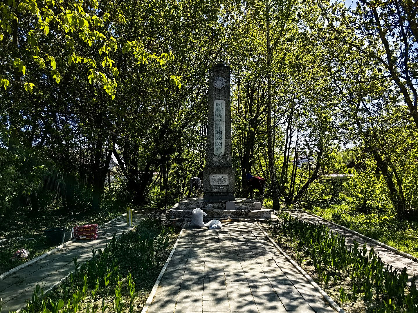 памятник, мемориал, день победы, благоуйстройство, высадка цветов,