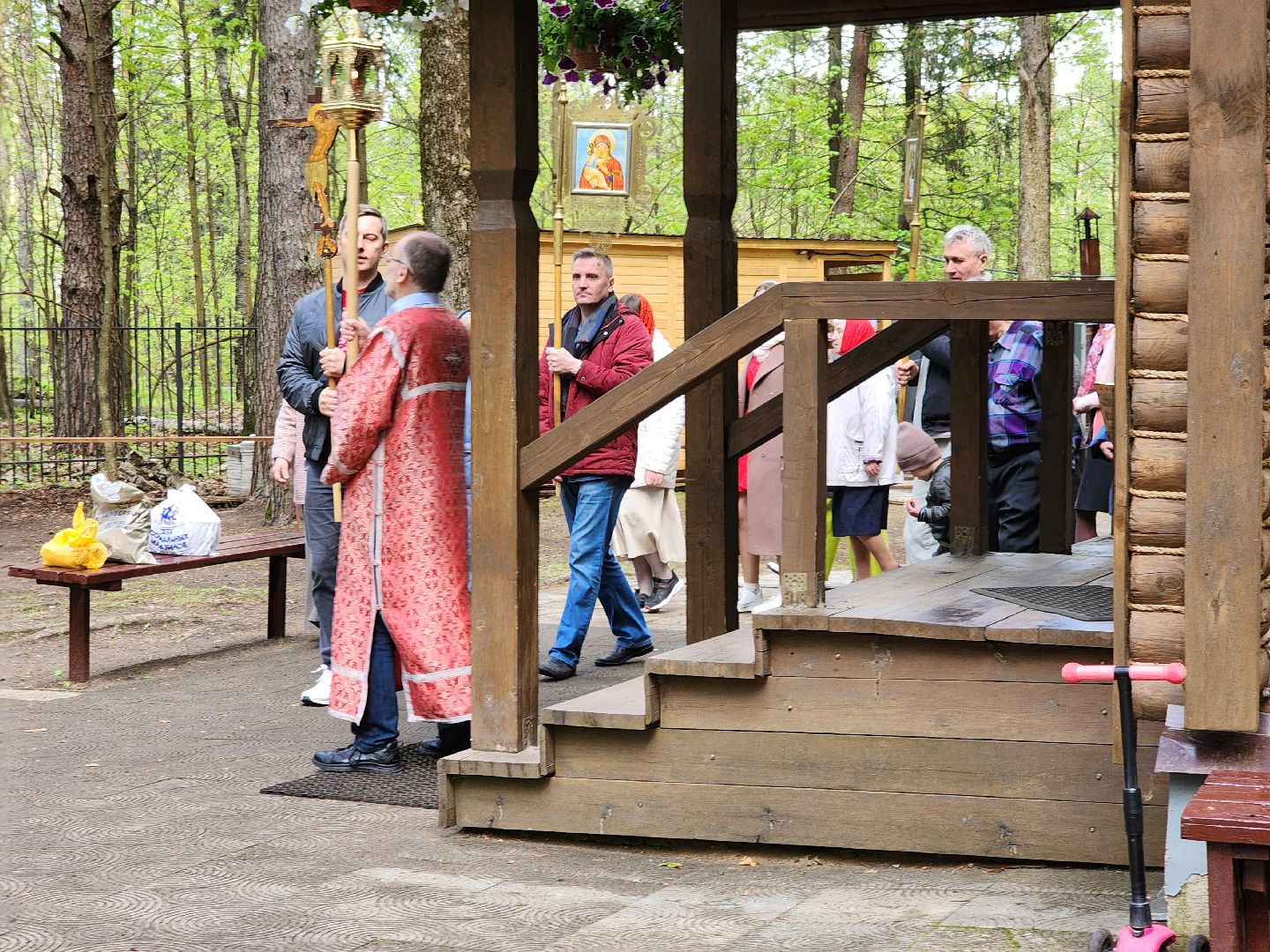 Черноголовка, Пасха,